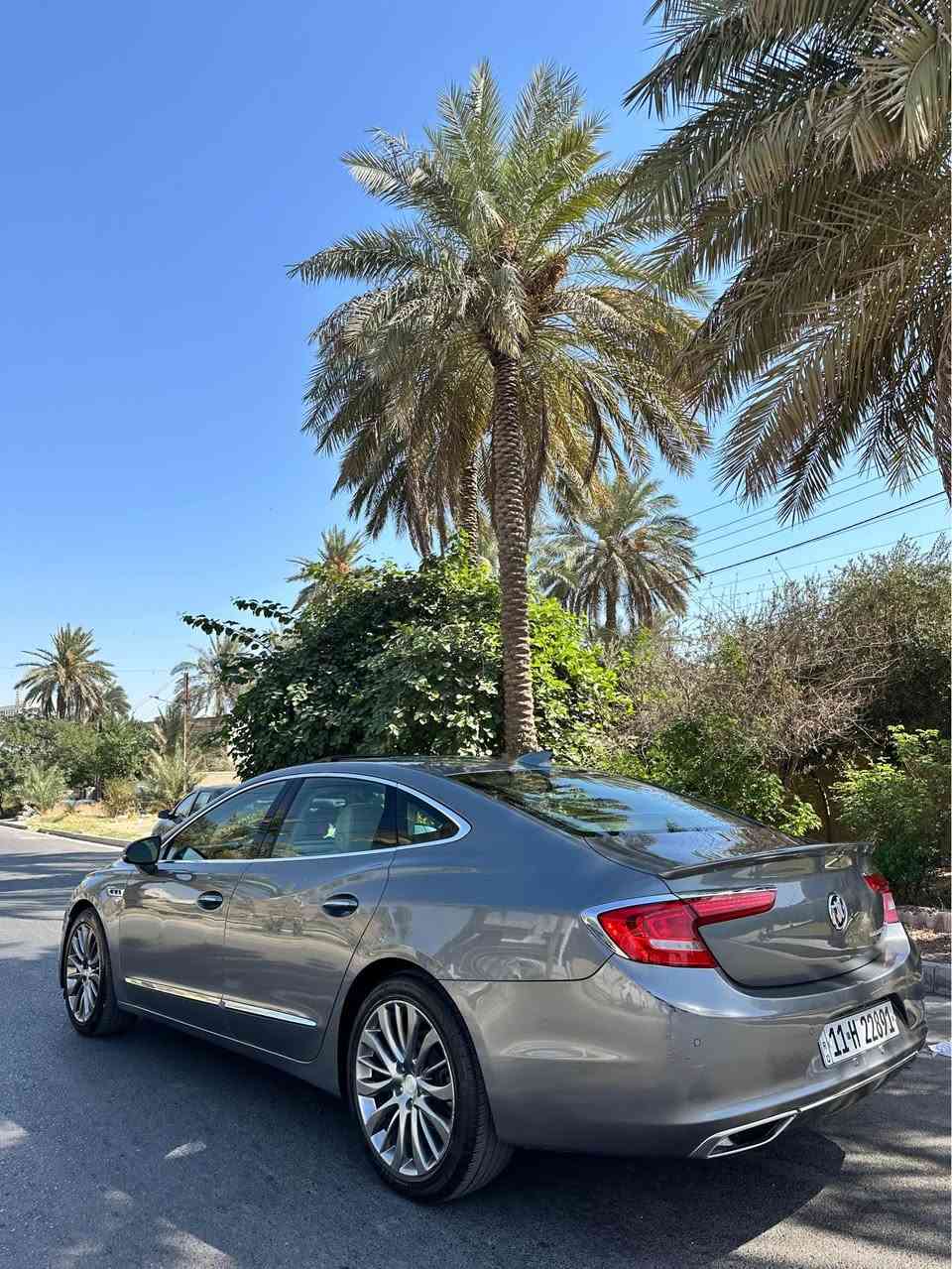 السلام عليكم 
للبيع او مراوس 
بيوك امريكي لاكروس موديل 2019 وارد امريكي
حادث جاملغ ودعامية بدون دواخل بدون ايرباك 
ماشية 34 
محرك V6 ٦ سلندر 
فول مواصفات 
فتحة سقف بانوراما 
رادارات وتحديد مسار 
مقاعد جلد وكهرباء وخزن ميموري 
شاشة وكاميرا 
انارة ترحيب 
وبعد بيها مواصفات 
السعر 220 ورقة 
مكان السيارة بغداد السيدية 
*********** بغداد, العراق
