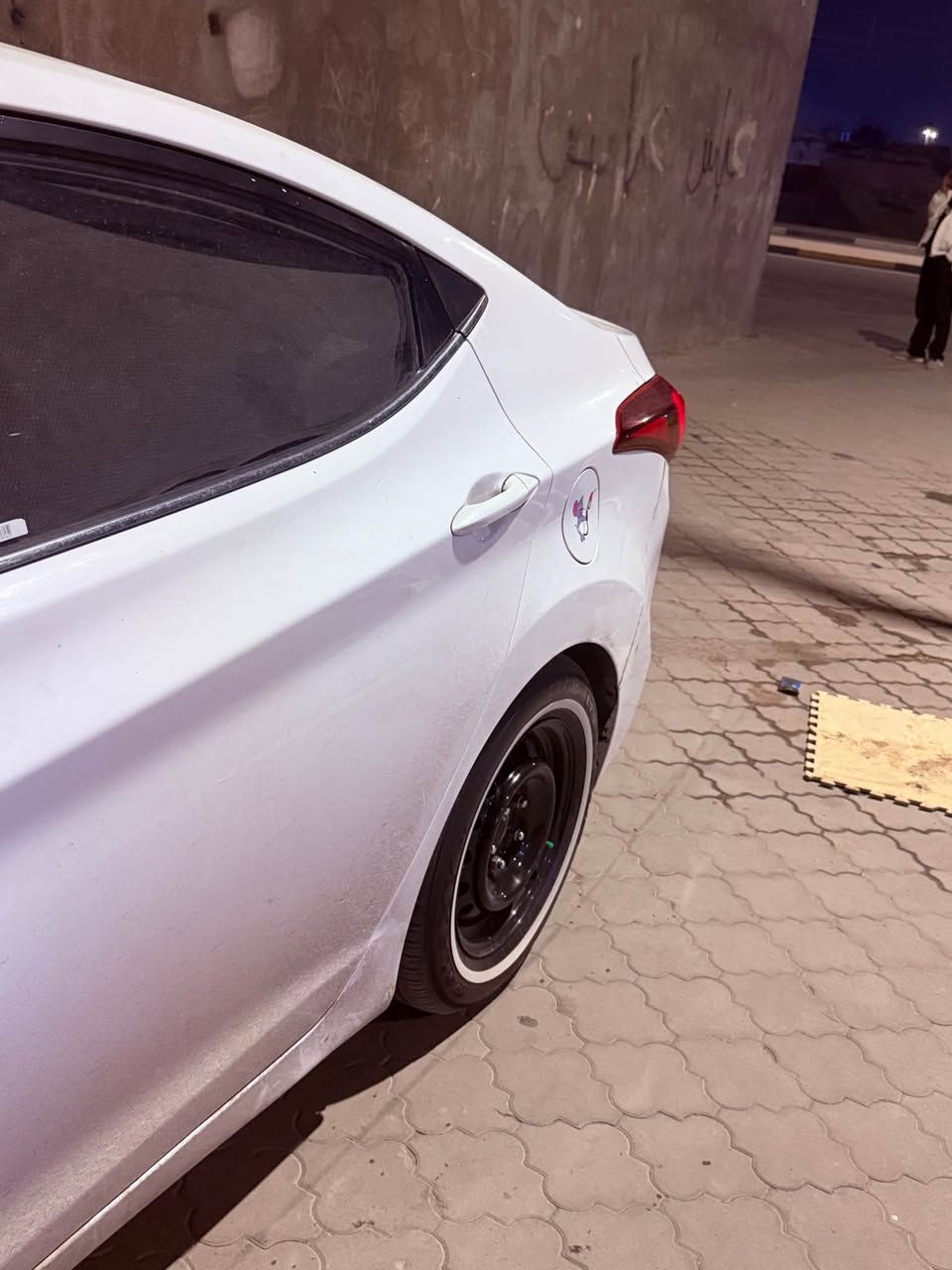 السلام عليكم النترا 2014 شكل 2015 خليجي 
السيارة ماشيه 200 الف حقيقي كير مكينه خير من الله 
حجم المحرك 1800 
فتحة سقف نظام ايكو 
السيارة بيها الهلال مال الجاملغ الخلفي بي ضربة عابر شوي على الباب  تقريبا شبر 
وبيها الجاملغات الاماميه طرف الخشم بيها صبغ بسبب التكشير بدون معجون والبنيد بي جزء صبغ كذلك من التكشير 
 ملاحظة السيارة صار بيها خياس بجاملغ الامامي واخلفي وبيها دوسة بيها طخة وقبق الجنطة بي صبغ قليل بسبب التكشير السعر 120 وبيها مجال  
رقمي انكليزي بسمي بصرة تحويل ثاني يوم  
رقم الهاتف : *********** بلاد رز, ديالى
