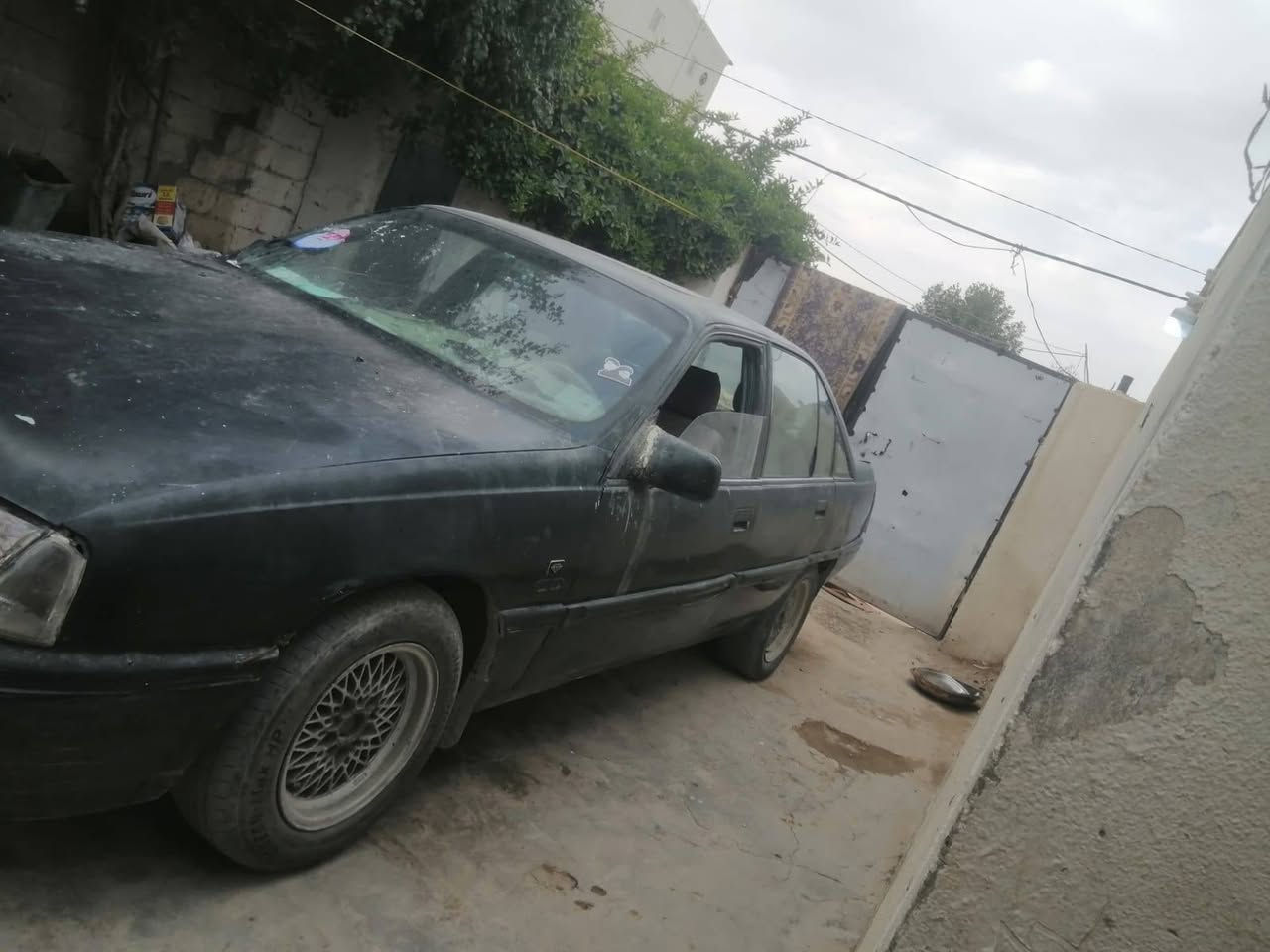 سياره اوبل اوميكا موديل 90اوتماتيك ونجي سعره 14وبيها مجال للشراي لاستفسار الاتصال على الرقم ***********رقمها كربلاء كربلاء, العراق
