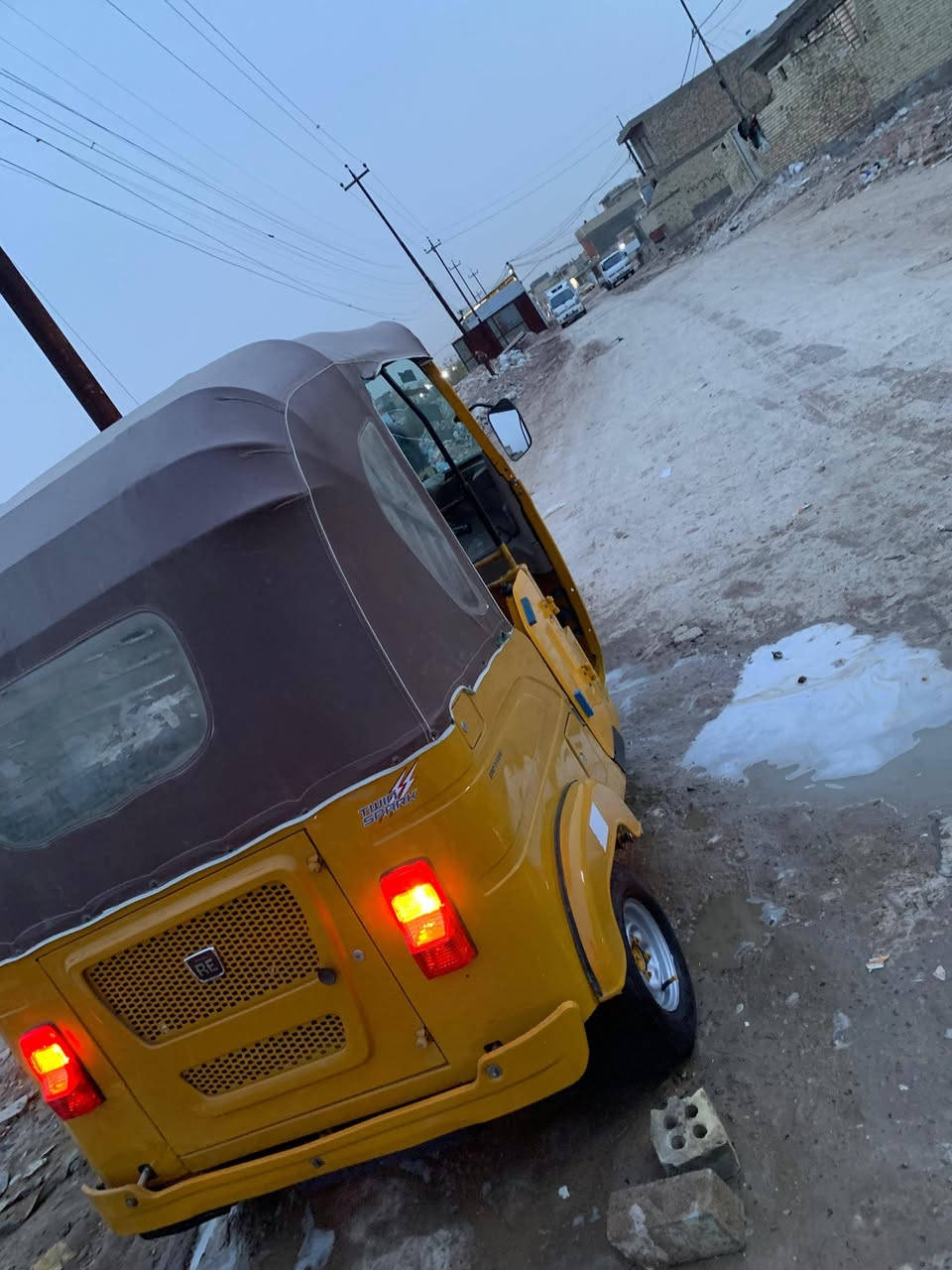 السلام عليكم تكتك للبيع موديل 21 بأسمي رقم وسنوية انكليزي تحويل ثاني يوم تكتك نضيفة من ايدك للشارع مكينة مكفولة من تنقيص وتبخير اكسل نضيف السعر 8ملايين وبيها مجال  المكان بغداد مدينة الصدر اخير الجوادر للاستفسار***********
