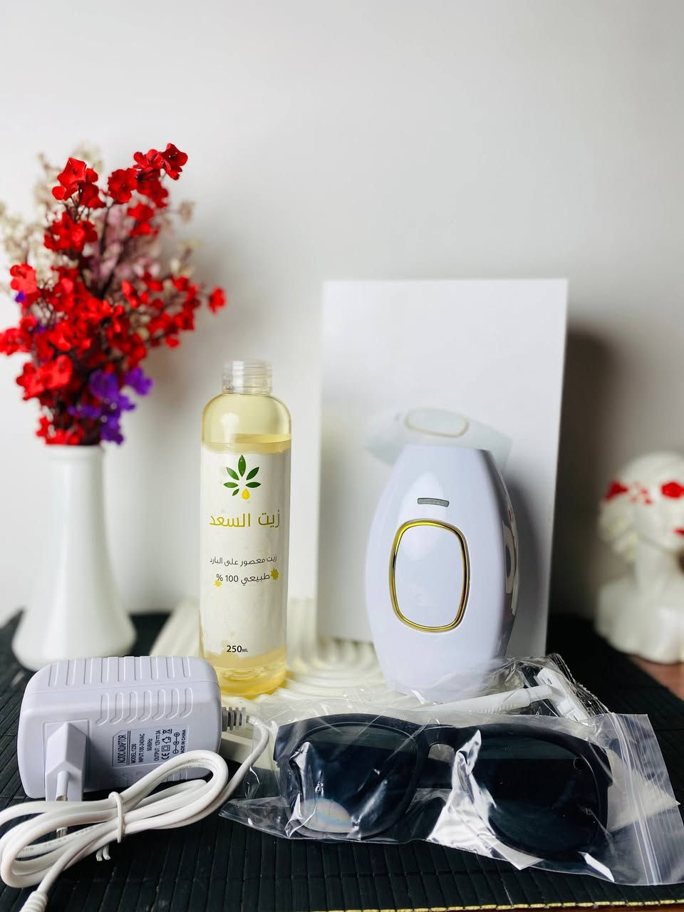 ✨ عرض مميّز للعناية والجمال ✨
جهاز ليزر منزلي لإزالة الشعر نهائي + زيت السعد الطبيعي %100 (250 مل) لتقليل نمو الشعر 🌿💛

📦 محتويات العرض:

جهاز ليزر منزلي عالي الجودة
نظارات حماية
شاحن الجهاز
زيت السعد الطبيعي 250 مل 🌸

🔹 جهاز الليزر المنزلي
جهاز احترافي لإزالة الشعر بفعالية عالية، يحتوي على عدد كبير من الومضات، يناسب كل مناطق الجسم وحتى المناطق الحساسة بأمان. سهل الاستخدام بالبيت ويوفر عليكِ عناء الصالونات ✨💪.

🔹 زيت السعد الطبيعي 100% 🌿
مستخلص من نبات السعد، يُستخدم بعد إزالة الشعر لتقليل نموه مع الاستمرار بالاستخدام. يرطّب البشرة ويتركها ناعمة وبدون تهيّج، آمن على كل أنواع البشرة 💛.

سعر خاص 
🚚 توصيل مجاني لكل محافظات العراق 🇮🇶

#عروض_جمال #ليزر_منزلي #زيت_السعد #بشرة_صافية #عناية_بالبشرة #تسوق_اونلاين #العراق #تجميل #جهاز_ليزر #عرض_خاص


**إذا كنت صاحب هذا الإعلان وتريد حذفه لأي سبب، رجاءا أرسل رسالة إلى الدعم الفني**