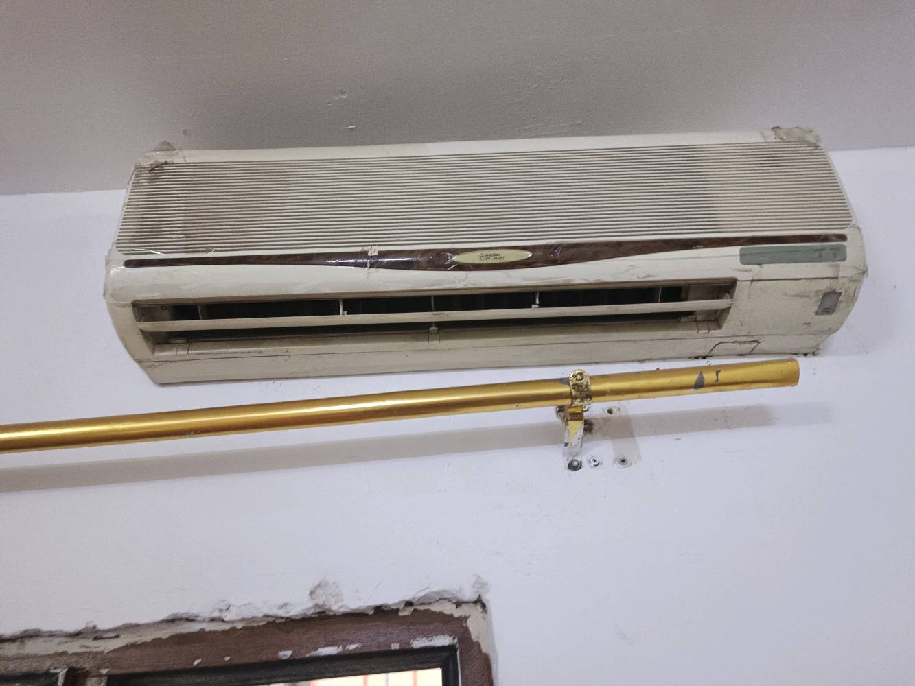 سبلت جنرال 2 طن عدد ثنين باب اول وثنيناتهن شغالات ونفس النوعية بس يحتاجلهن تبديل بولبرن مال فان سعرهن ب450 وبيهن مجال بسيط للشراي 
***********