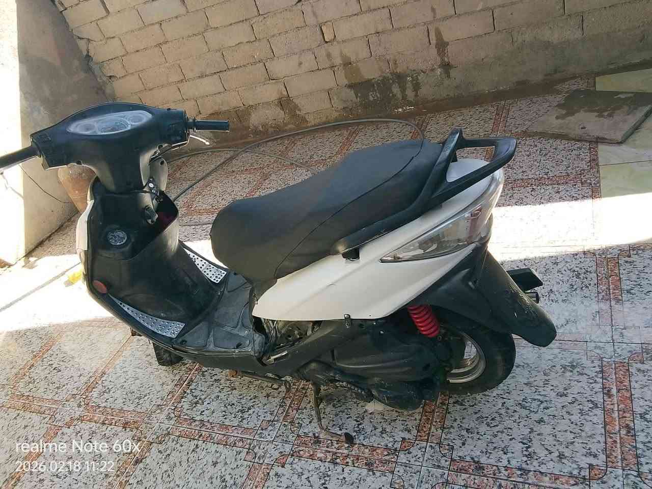 سلام عليكم جي فور البيع دراجه جاهزه سلف هورن لايت مكاني ناصريه قرب الاسكان صناعي سعر 250 وبيه مجال ***********
