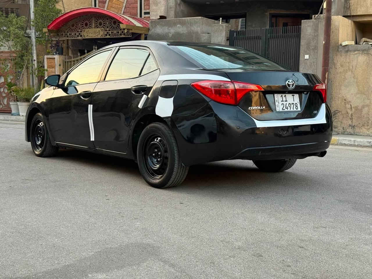 كورلا 2018
وارد امريكي 
محرك
تبريد  
كير 
خير من الله 
شاشة بلادية
كامرة خلفية
لايت زنون
دوشمة ارضية جلد  

حادثها بنيد وجاملغ الايسر مبدلات
وباب السائق ول خلفه معمرات
وجاملغ الخلفي  معمر
ول صندوك مبدل  
السيارة نصبتها حلوه 

السعر 93 ورقة وبيها مجال بسيط
العنوان البياع مدينة الذرى 
***********
