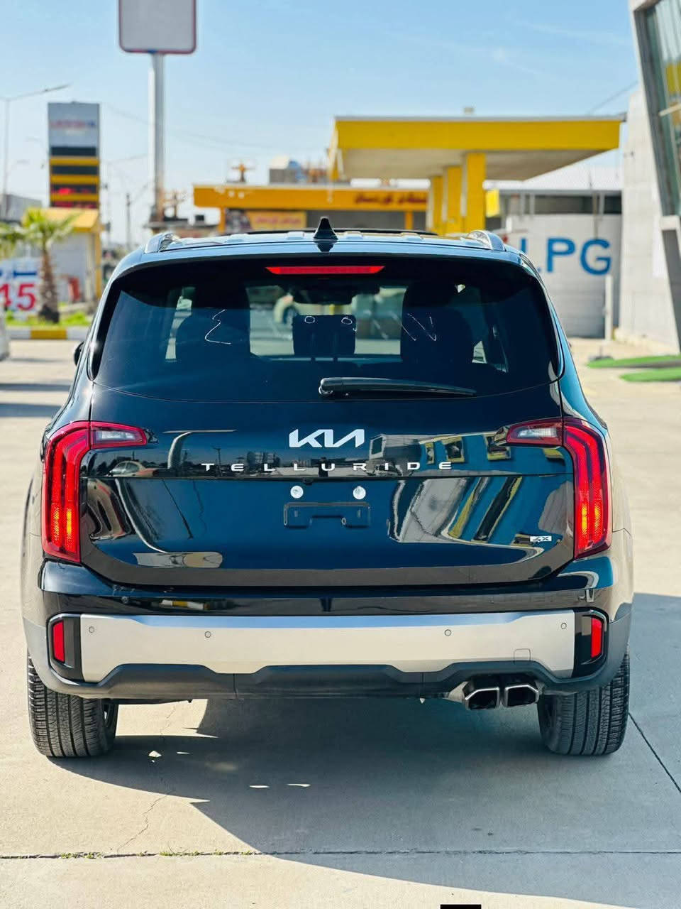 🆕 2025   KIA TELLURIDE 
كيا توليرايد    الشكل الجديد 2025
السياره داخله جديد .
السياره جاهزه 100/100 بدون اي نواقص او مصرف 

 المواصفات : 
السياره فول مواصفات 
* بصمة  
* ⁠فتحه ( سيلايت ) 
* ⁠كشنات هيتر 
* ⁠كشنات كهربائي 2 امامي 
* ⁠كشنات جلد 
* ⁠و تشغيل عن بعد 
* بصمة ابواب 
* شاشة ايباد 
* تبريد مركزي 3 قطع 
*  لدات مصباح امامي وخلفي
* رادار امامي + رادار جانبي
*  شاشه تاب حجم كبير 
*  شاشه اعطال
3 مقعد ( 7 راكب ) 
*  حساس قياس ضغط هواء الاطارات♻️
*  ويل كب   كروم اسود بلادي 
* نظام قيادة (ذكي👌 نورمال🍃 سبورت🚀 )
*محرك ستة سلندر حجم 3800L
  
ملاحضات : رادار  وتبريد وغاز شرط الفحص بلادي شركة ⚕️ حجر الصالنصه بلادي شرط الفحص 

الضرر:  بدون صبغ✅ - ايرباكات سليم ✅
شبر جملغ امامي تعديل بارد✔️
صور حادث موجود مع الصور 

السعر : 270 ورقة 
العنوان : اربيل ( معرض اربيل كارس لتجارة السيارات) 

 للأستفسار الرجاء اتصال او مراسلة .
☎️***********☎️***********
