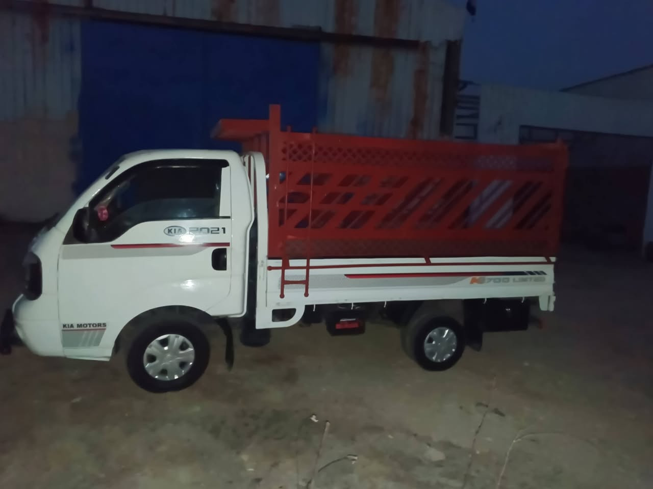 سلام عليكم سياره كيه لبيع سعر 75 وبيه مجال قليل حك جيه ناصريه مركز رقم راعي في اتصال ***********//***********

