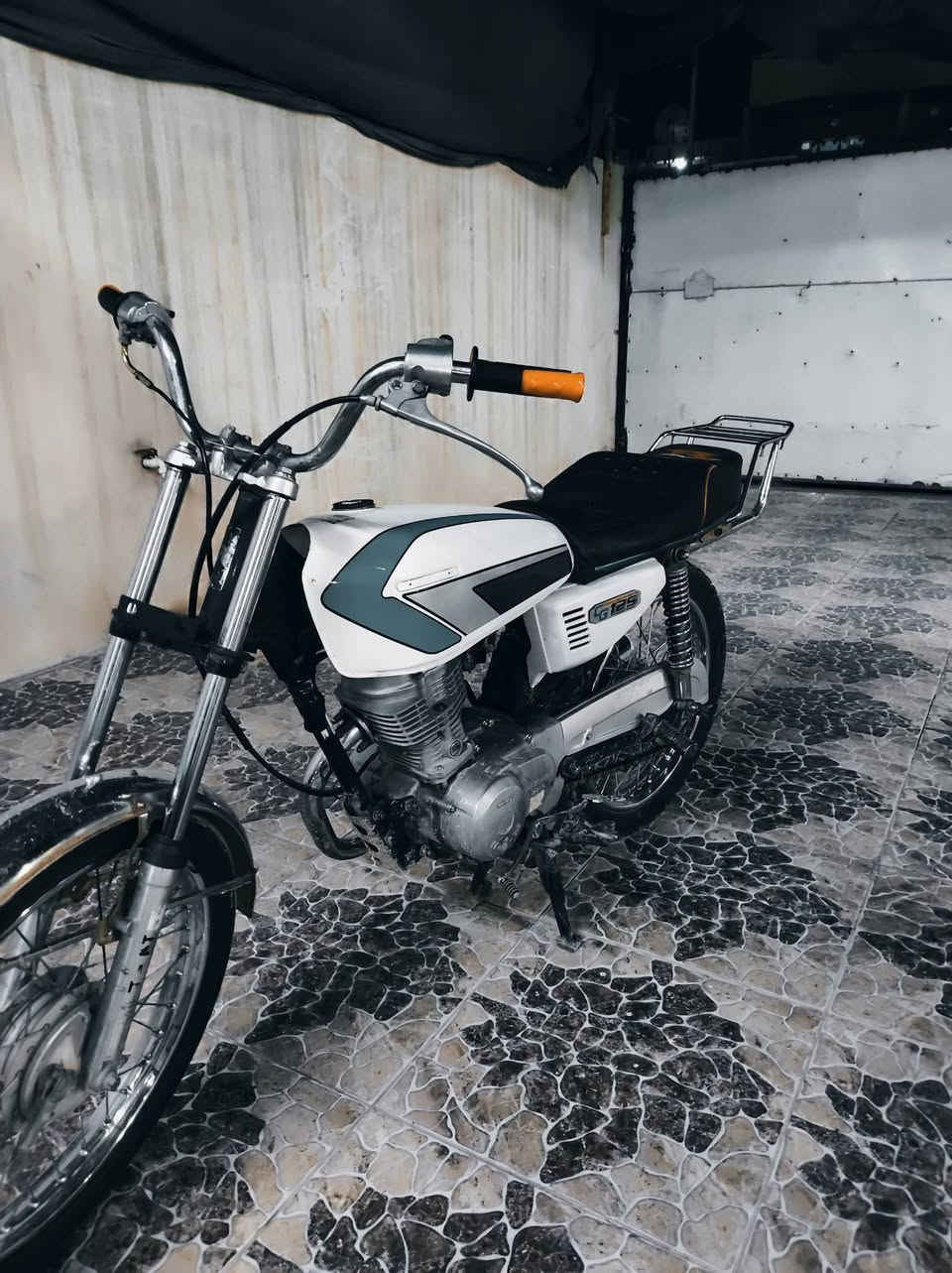 نامی 3 حرف  N I M
2016
کارەبایی هەیە هەمووگیانی پاکە بەشەرت 
***********
