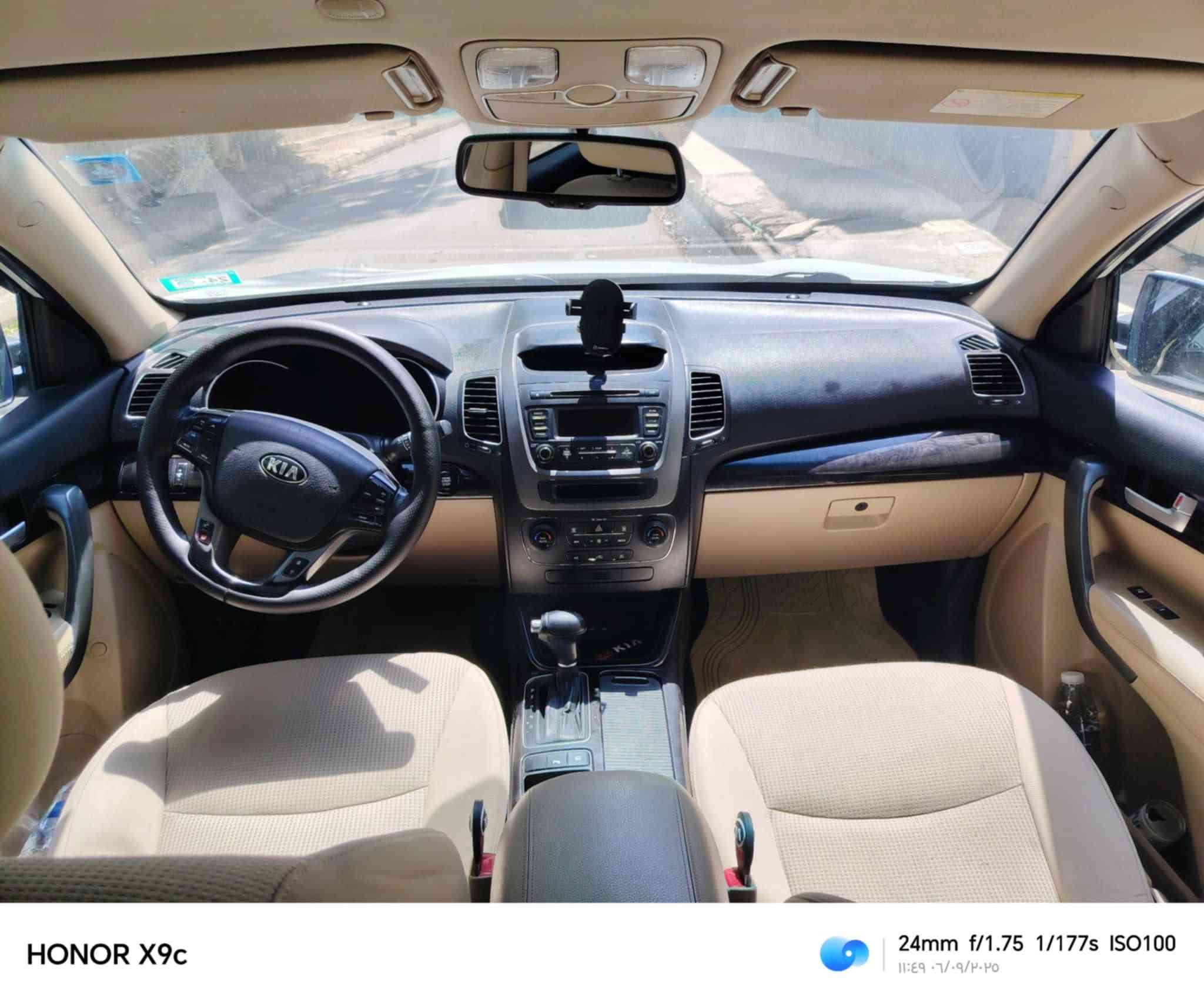 السلام عليكم
سورنتو مديل 2014
فول مواصفات ماعده الاسلايت
بصمه
تحكم ستيرن 
لون ابيض 
كابون بانزين 
بسمي اني الشرعي مالها 
شرط التحويل 
الضرر شضايه بالسقف عدد 4
وشضايه بالبونيد عدد3
السعر 170 ورقه وبيها مجال 
شراي اتصل وتدلل ماشراي لا دوخني 
*********** بي واتس اب
