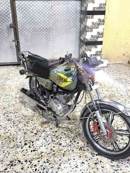 السلام عليكم حبايبي دراجة للبيع
نوع سيفان موديل 2024 كفالة من كلشي 
دراجة نضيفة ومكينة شركة وحلوة لون مميز ا
وراقهاا اوصلية كاملة 
السعر 675 وبيها مجال للطيبين
العنوان ديالئ خان بني سعد
 متواجد ع الوتساب او اتصل ***********
