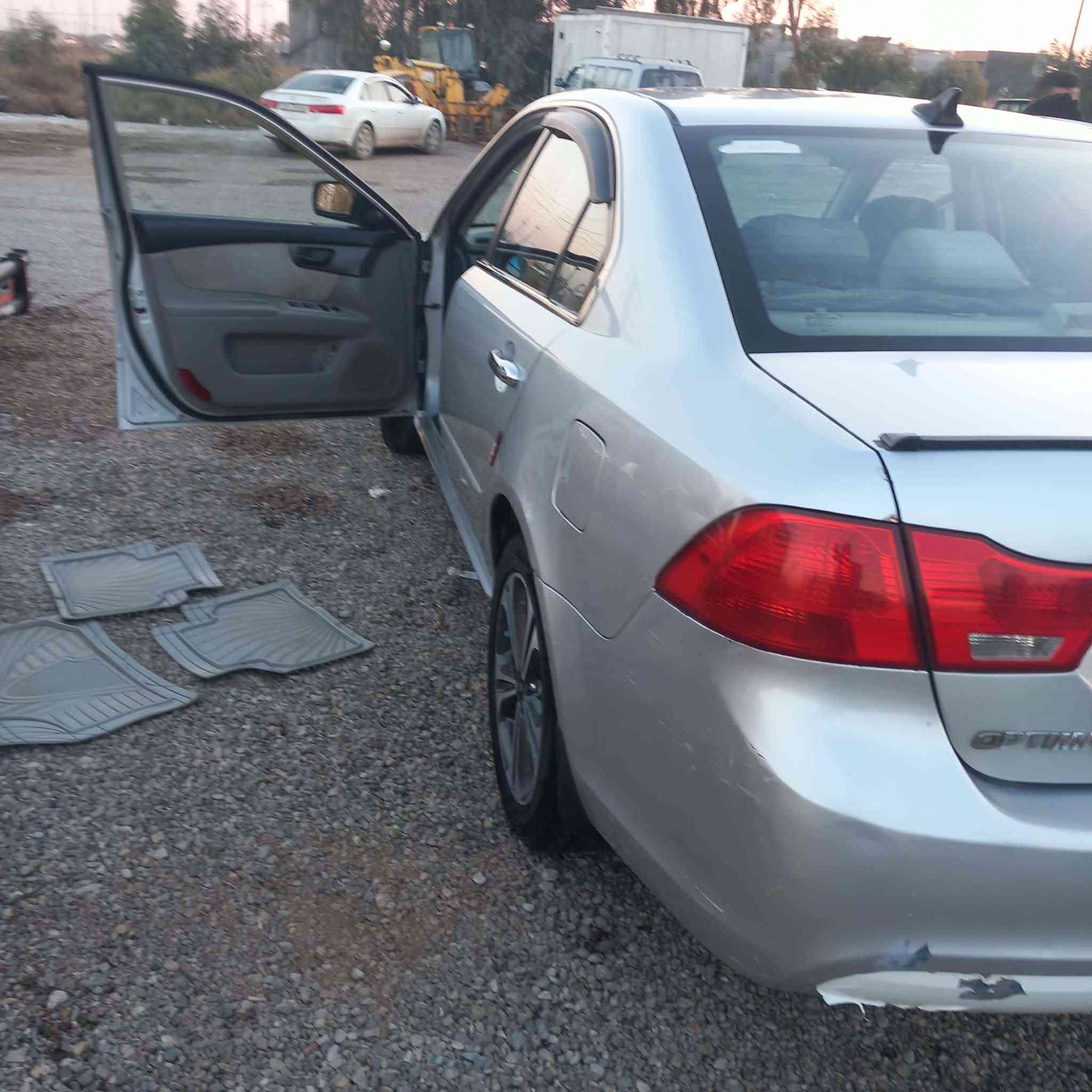 اسلام عليكم كيه اوبتيما موديل ٢٠٠٩امريكي محرك مفتوح مجفت حجم 2400 يم رقم بارد ويم قبغ البانزين شبر فقط اسعر 110  وبيهه مجال ***********
