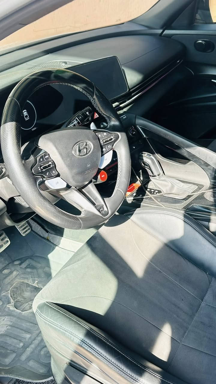 23كاشية60سياره بدون حادث شي بسيط 
بسمي السعر 185 مكاني حله 
***********
