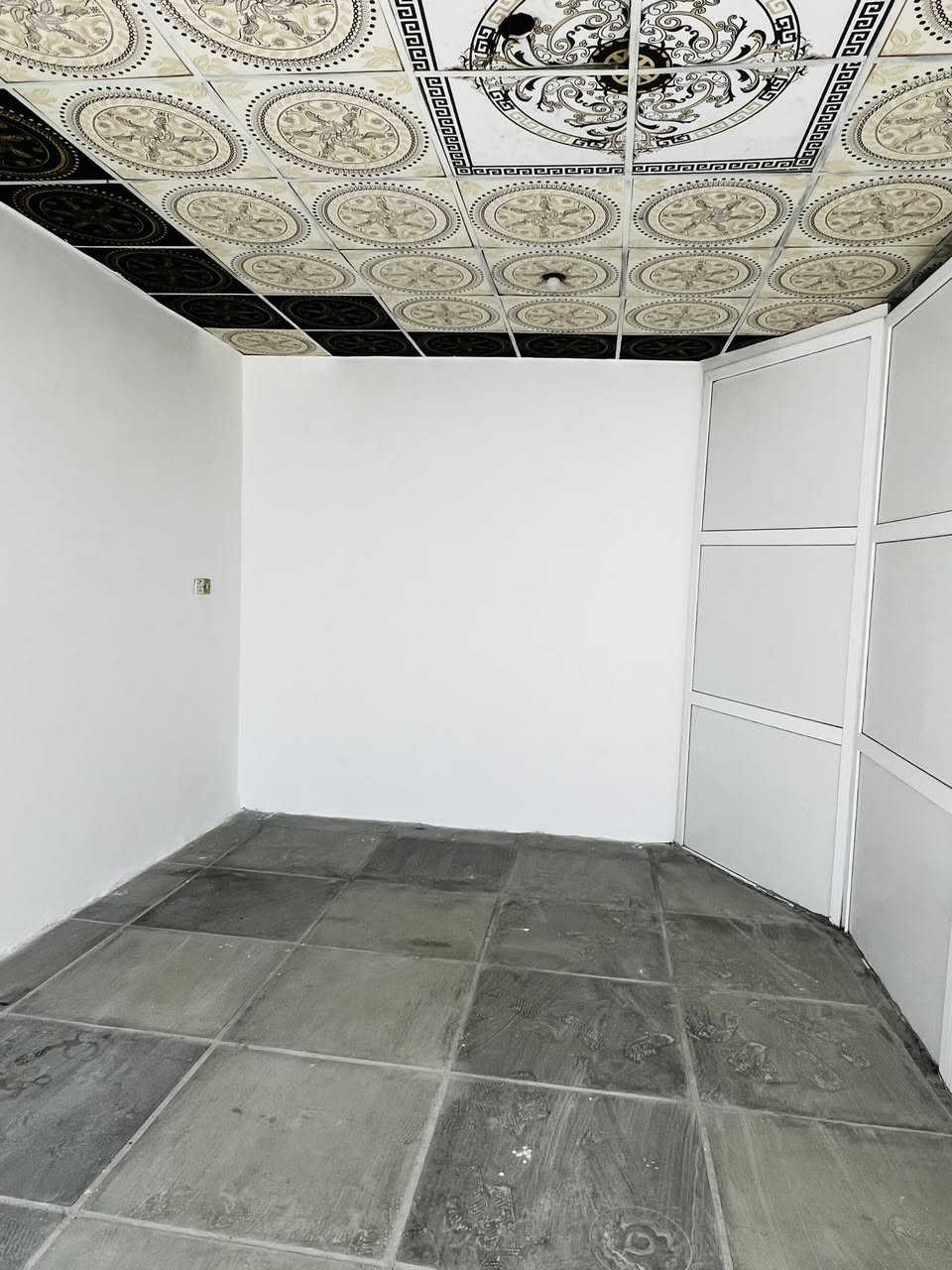 السلام عليكم
بيت 200 متر طابو زراعي سند 25 باسمي بي رقم بلديه ومعاملة تطويب كامله 
بناء 100 وحديقه وطارمه 100 
غرفتين صاله مطبخ ممرات 2 حمام وتواليت داخلي وحمام وتواليت خارجي 
جاهز للسكن البيت ونظيف جدا وفارغ مامسكون البيت 
المنطقه خدمات كامله مجاري كهرباء تبليط 
السعر 57 مليون
العنوان حي الامين الاول شارع التنانير تدخل بي 3 فرع على اليمين
للاستفسار الاتصال ***********
