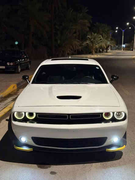 السلام عليكم ..جالنجر موديل ١٧
فول مواصفات فتحه كشنات جلد حساسات ويل بلاك توب وبعد بيه هواي مواصفات مكينه ٣٦٠٠
 حادثه جاملغ وبنيد ب امريكا بدون شاصي بدون لغد ..وبالعراق بيه بارد بالجاملغ الخلفي جه السايق وصبغ الجاملغ الامامي والقمارة بيه ٦ او ٥ رصعات حتى بالعين ماينشافن  خفيفات كلش تجي وتشوف بعينك ..ماشيه ٩٣ الف ميل 
رقم اربيل مداور او وكالة 
السيارة استخدام شخصي من الدوام للبيت لا  تفحيط ولا غيره وبدلت حداديه كامله قبل شهر امامي خلفي وشديت تخم تاير قبل اسبوع يعني جاهزة ع اخر حبايه السيارة ناصبه وحلوة وماال جناي كير مكينه كفاله تبريد تدفئة كلشي تمام و وشرحت الك كلشي بيه الي تعجبه هلا بيه والي متعجبه ان شاء الله يركب اغاته والاحسن منه .. سعره ١٦٥ وبيه مجال وهذا رقمي *********** مكاني بغداد
