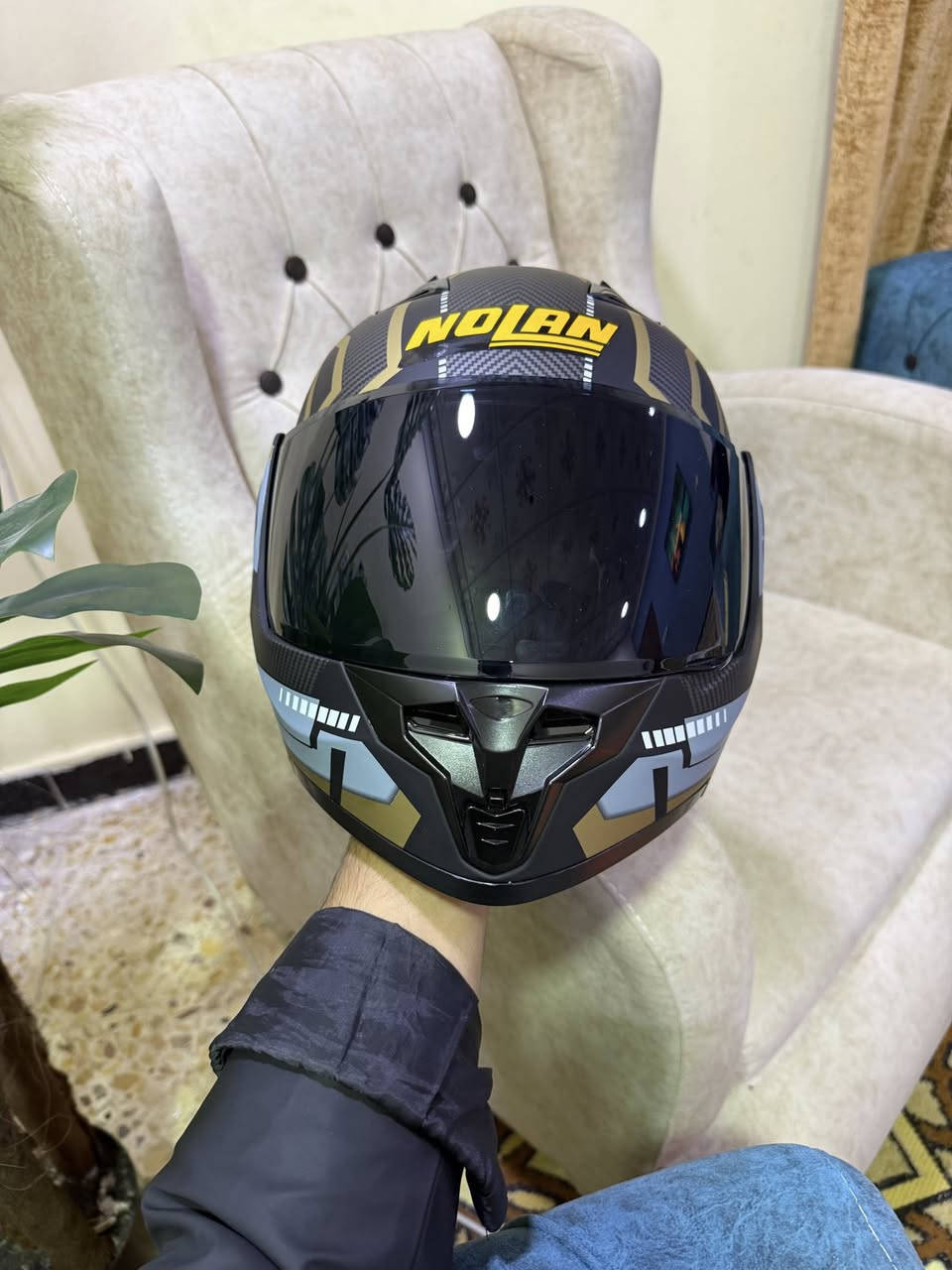 خوذة بالة الماني نضافة 100‎%‎ 
حاصلة علا شهادة DOT الحقيقي السلامة والامان 
تحتوي علا فتحات تهوية وفتحات مانع الضباب 
وحاصلة علا شهادة ECE 
مضادة للخدوش ذات طلاء ثابت 
تحتوي علا بطانة داخلية مريحة وثابتة
خوذة انطيك بيها ضمان علا القوة والمتانة مالتها تصعد فوكاها مايهمني وزنك اذا فطرت او انكسرت فلوسك ترجعلك   
تواصل ماسنجر او علا رقم ***********
