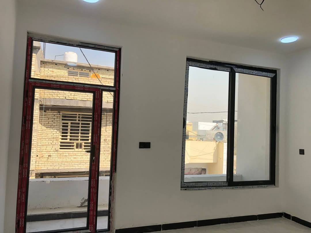 #لدينا_دار_للبيع مساحه 50 متر واجهه 5 ونزال 10 طابو زراعي سند 25 قرار محكمه البيت يحتوي على2 غرف نوم وصاله وستقبال ومطبخ  العنوان بغداد الدورة مدخل البوعيثه مجمع العدل الاول 
هاتف ***********
***********
