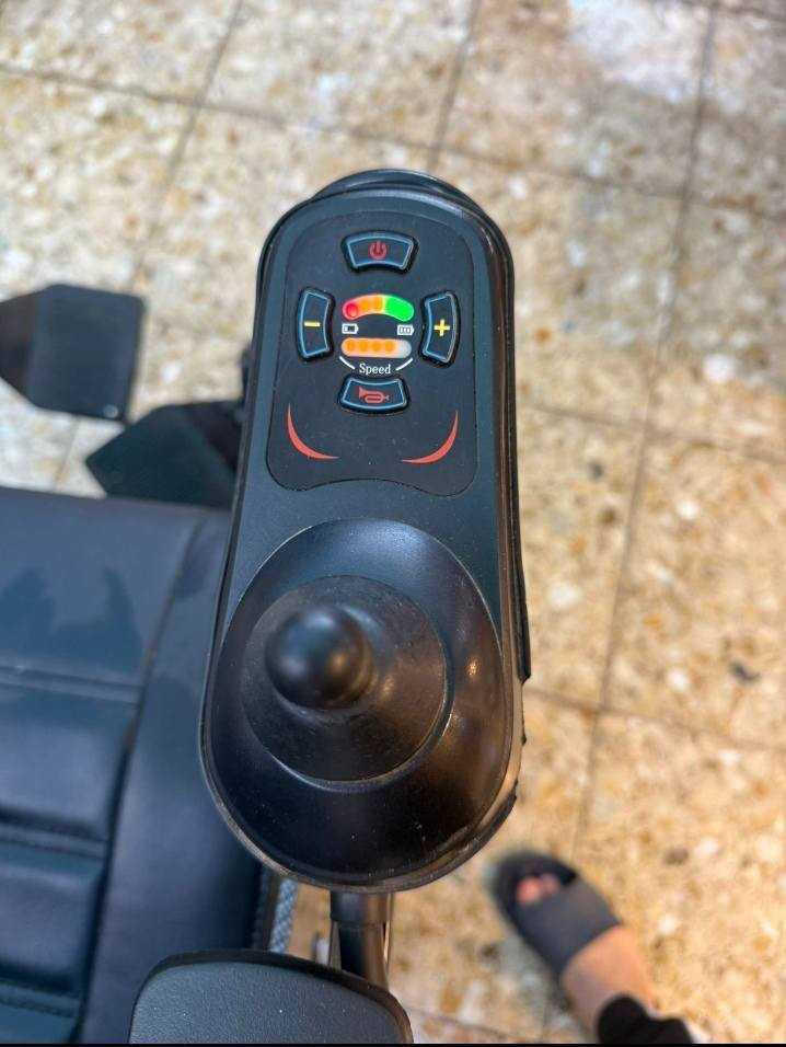 عربه شحن حجم كبير للبيع
نضافه 90٪ استخدام قليل
العنوان بغداد الحريه 
السعر ٤٠٠ الف بيها مجال شي بسيط
التواصل عبر الواتساب 
على الرقم
***********
