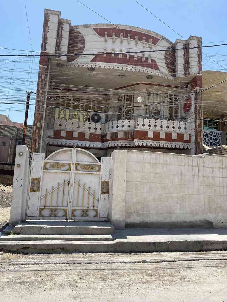 السلام عليكم دار للبيع طابو صرف مع قطعة ارض ١٥٠ في بغداد منطقة أم الكبر والغزلان الأولى قرب أفران الزهراء  مساحه الدار ١٥٠ واجهة سبعه ونص والنزال عشرين للأستفسار عن السعر الأتصال على الرقم ***********
