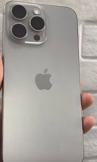 ايفون 15 برو ماكس • بطارية ٨٦٪ • مقفل حساب