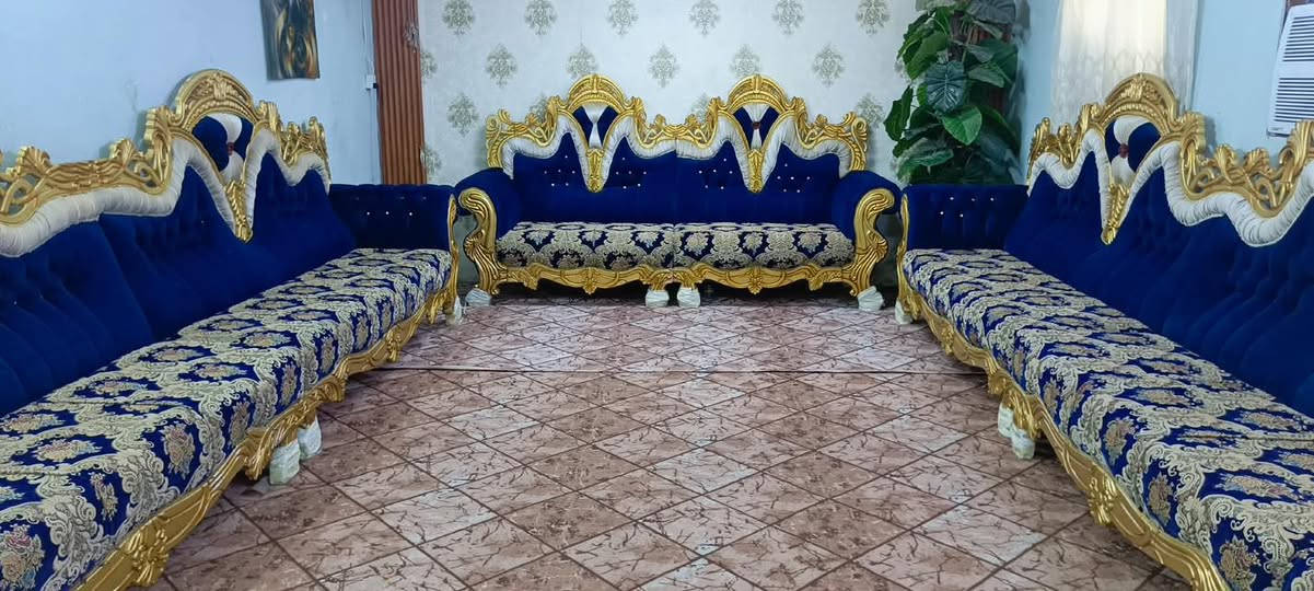 ديوان ملكي 22 مقعد تسكام درجه اولى مستعمل قليل كلش السعر 900 وبي مجال المكان بغداد اكو توصيل ***********
