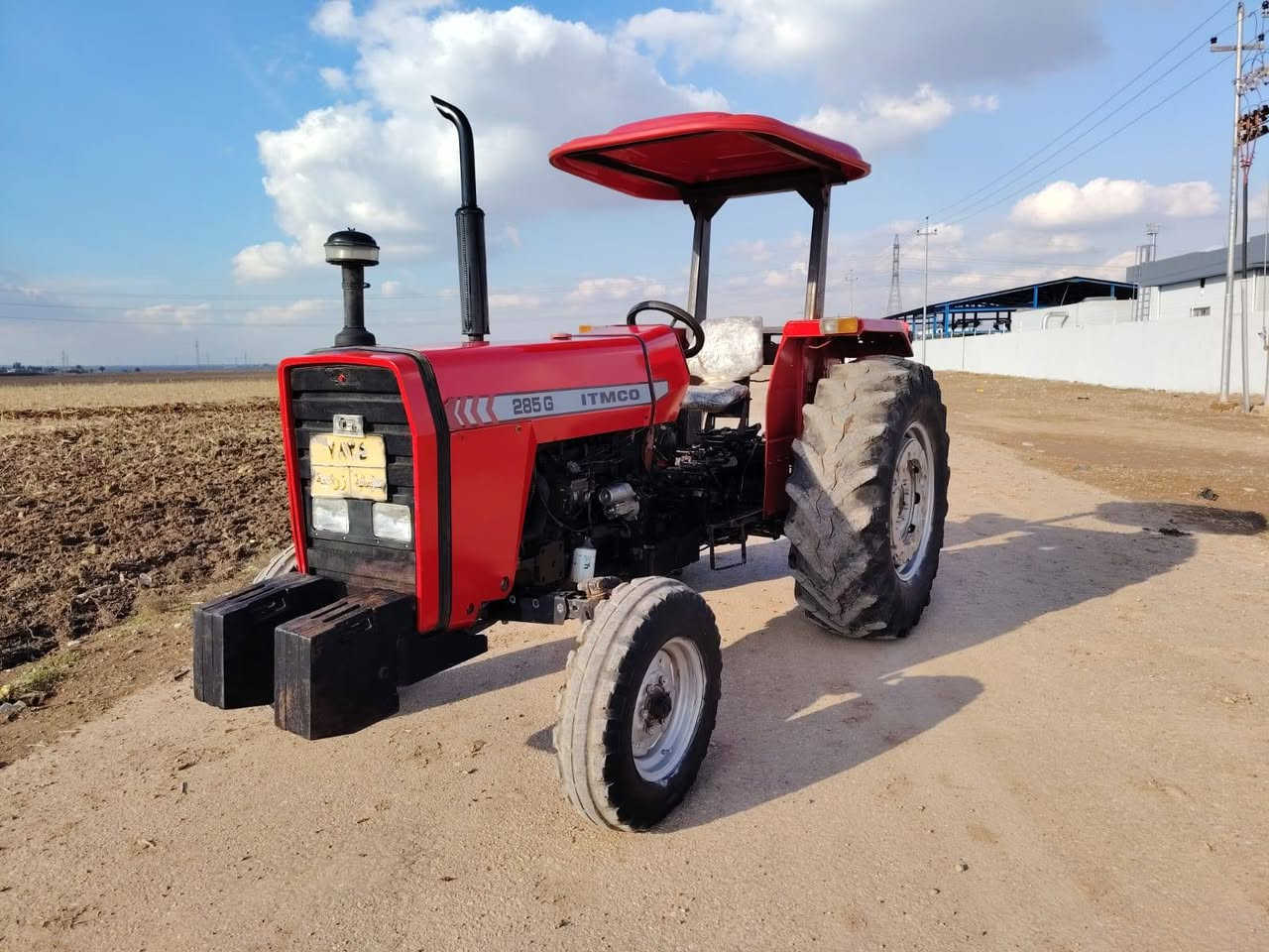 السلام عليكم 
تركتر للبيع موديل 2012 رقم سنويه سليمانيه تريد تحويل تريد وكالة  محرك ما مفتوح 
السعر: 75 ورقة و بيها مجال مكاني كركوك 
الاتصال ***********
