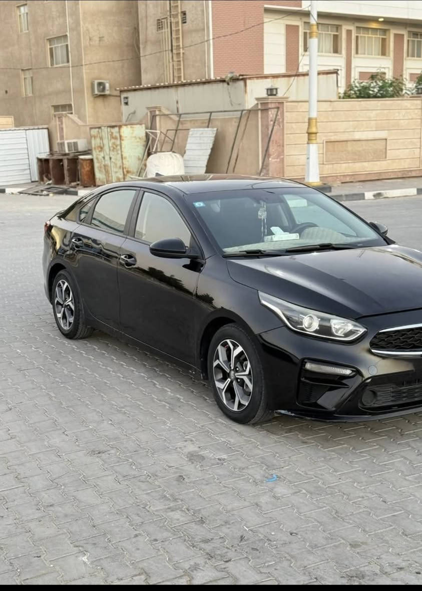 السلام عليكم كيا فورتي موديل 2021 وارد امريكي بيها قطعه واحده تبديل والباقي كفاله عامه سياره معوقين وكاله عامه باسم المشتري مكينه دوش 2000 سياره ماشيه 78 سياره جديده حيل تبريد تدفئه وحداديه ودواخل كهربائيات كله جديد مكان السياره السماوه سعر السياره 130 وبيها مجال استفسار رقم ***********
