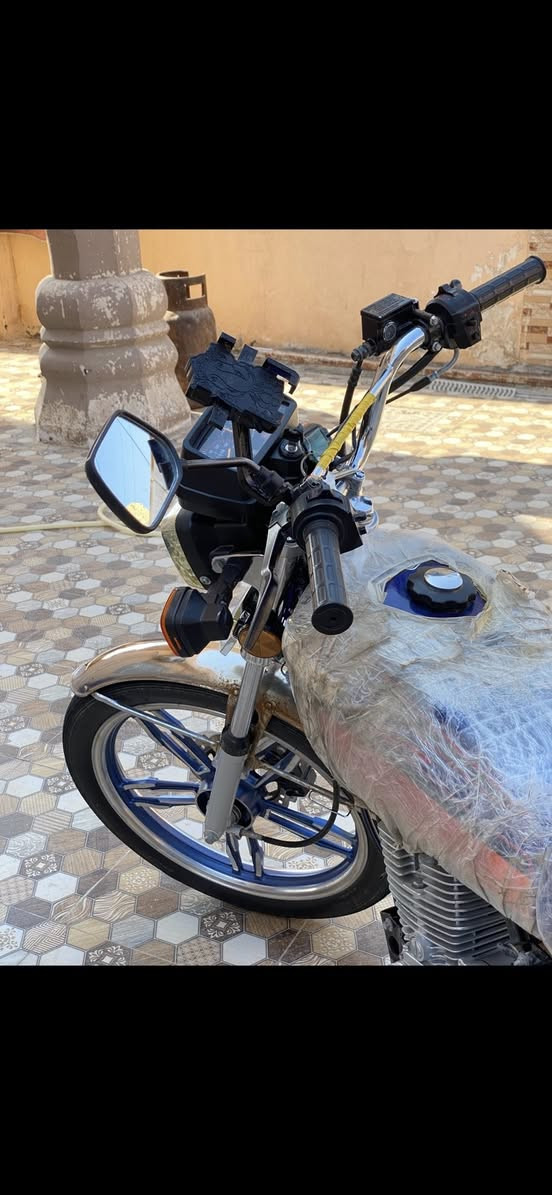 السلام عليكم دراجة 5 كير سيفان اصلي
موديل 22 اوراق اصولي مگمركة كاملة اذا تريد ترقمها 

مجفته تجفيت امانة الله مضبوط ومابيها شي +مبدل كابريتر

كهربائيات شغالات كاملات 

نقص فقط هورن مابيه

صالصنة كاتم شادلها والاصلية مالتها هم موجودة

السعر 575 الف وبيها مجال للشراي 

بابل 

***********

