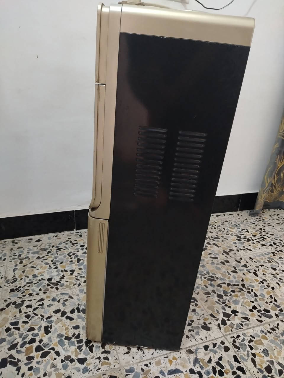 سلام عليكم براد للبيع عوزه فقط ماطور براد جديد مثل ماموضح بصور للاستفسار الاتصال على هذا الرقم ***********
