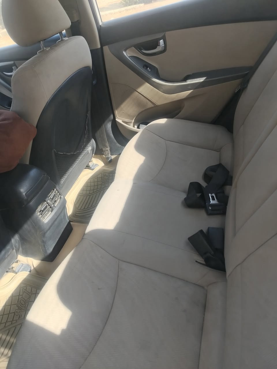 يالله سلام عليكم الانترا 16 فول مواصفات ماعدا البصمه محرك 1800 تبريد تدفئه شغال تبريد قطعتين ثلج محرك كير مكفولات حداديه جديده تواير جدد رقمها نكليزي حله بسمي مداور ثاني يوم سياره مامتعبوبه ولامشتغله تكسي مامشيه 100 الف حقيقي ولا ناقصه برغي سونارها مرفق هذا شوفت عينكم ولبقيه كفاله عامه  عنونها النجف كوفه شارع المعمل  للاستفسار الاتصال *********** سعرها 120 وبيها مجال
