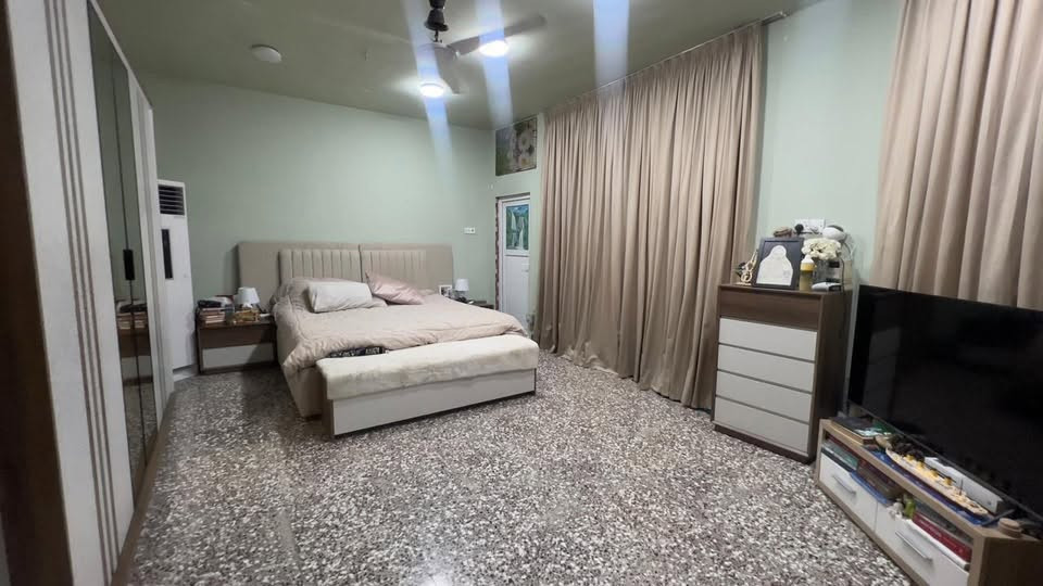 دار للبيع بناء جديد
الزعفرانية – شارع البطل
 • مساحة: 121 م²
 • نزال: 11
 • واجهة: 11
 • طابقين
 • ثلاث غرف نوم
 • استقبال
•صالة
 • مطبخ حار وبارد
 • أربع حمامات

للتواصل والاستفسار:
***********
