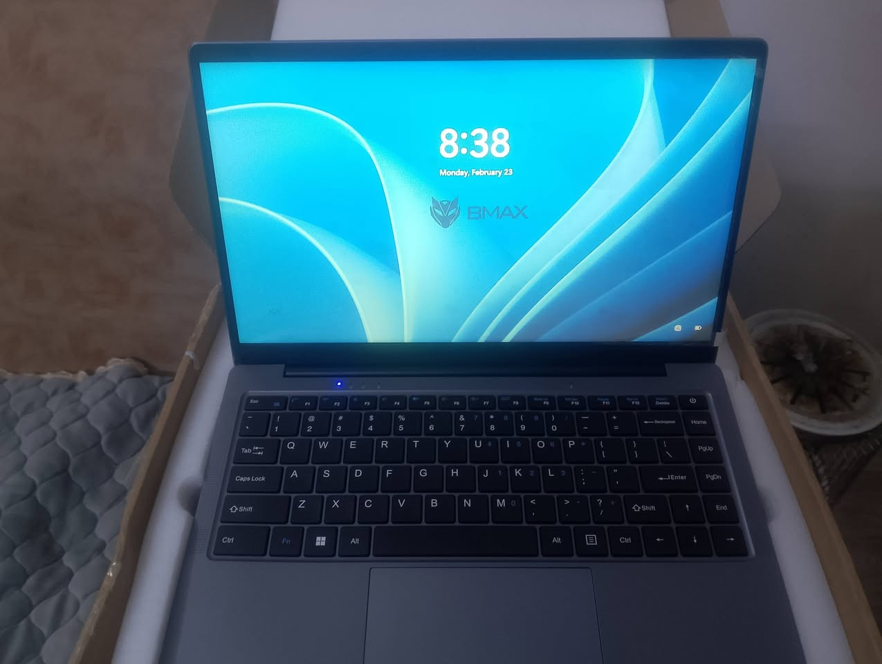 كمبيوتر محمول من نوع BMAX. 

الشاشة: مقاس 14.1 بوصة من نوع IPS LCD بدقة 1920 × 1080.

المعالج: Intel Celeron J4105.

المميزات: يحتوي على لوحة مفاتيح مضيئة للكتابة في البيئات المظلمة.

نظام التشغيل: يعمل بنظام ويندوز 11 
حط سعر بال يرضي الله وبالعافيه


**إذا كنت صاحب هذا الإعلان وتريد حذفه لأي سبب، رجاءا أرسل رسالة إلى الدعم الفني**