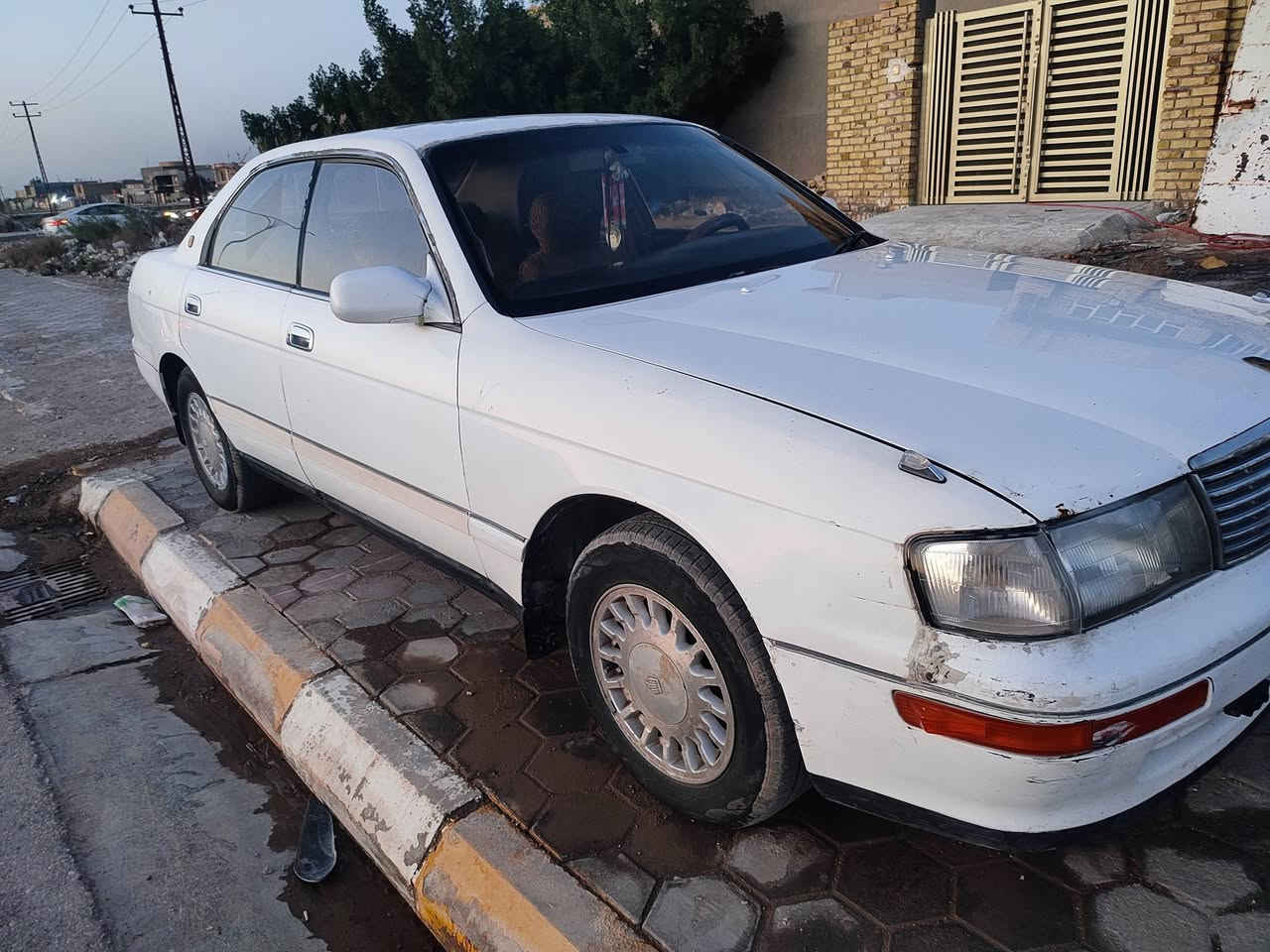 بطه للبيع فقط سعر 53 وبيه مجال موديل 93 بيه ضربه خفيفه بجاملغ الخلفي الايمن مكينه 2500 حداديه جديده تايرات جدد مكفولة اصوليات كافه العنوان واسط /قضاء الحي هاتف ***********
