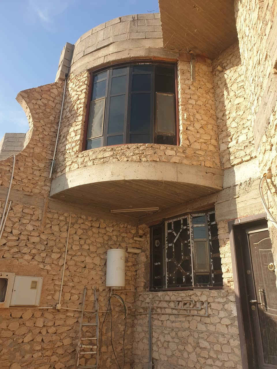 للبيع مشتملات عدد 2 مساحة كل مشتمل 225م 
كل مشتمل يتكون من 4 غرف نوم واستقبال ومطبخ وصالة وصحيات داخليه الأرضية سيراميك والجدران السعر على الخاص مكتب عقارات الصفا الانبار قضاء حديثة الحي العسكري قرب منفذ النواعير 07823019+90
***********
