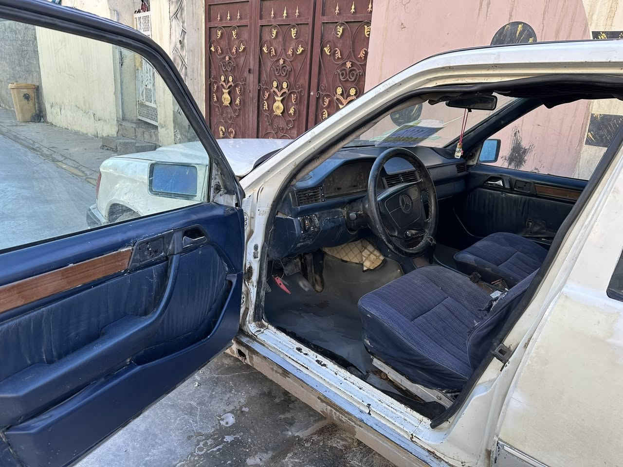 مارسيدس دب موديل ٨٧
كير ومحرك خير من الله 

ادامه مسويله من نوزلات بلكلت واير بلك تخم كلهن حاوية

صدر امامي خلفي حاوية قبل اسبوع شاده 

السيارة خير من الله 

مكان السيارة ديالى بهرز حي السلام 

رقم مميز    (9910) صلاح الدين 

تحويل ثاني يوم 

السعر ٢٨ ورقة وبيه مجال 

***********
