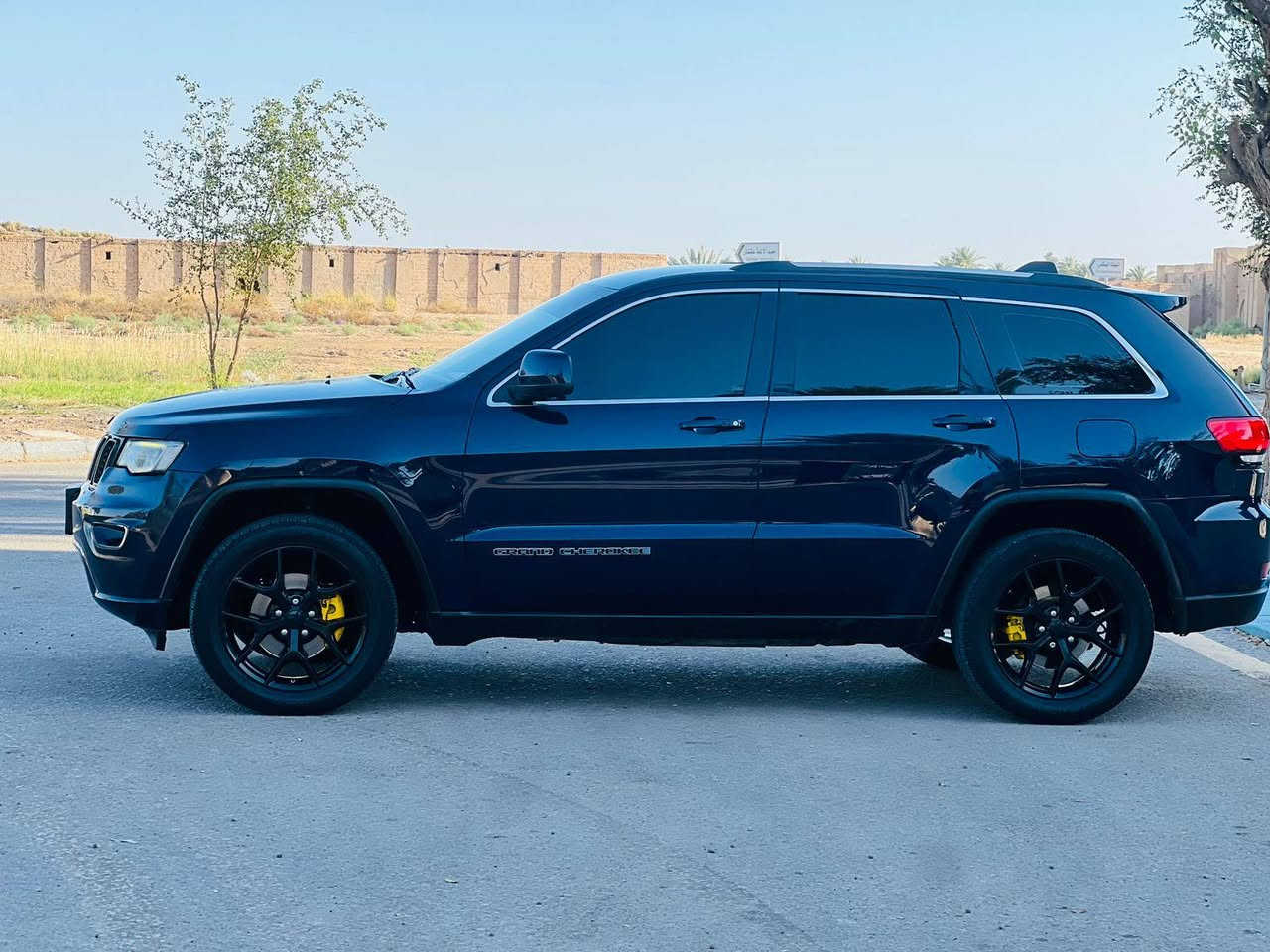 سلام عليكم جيب للبيع موديل 2017 امريكي رقم بغداد بسمي بيه جاملغ وبنيد بدون دواخل مكاني بابل رقم الهاتف ***********
