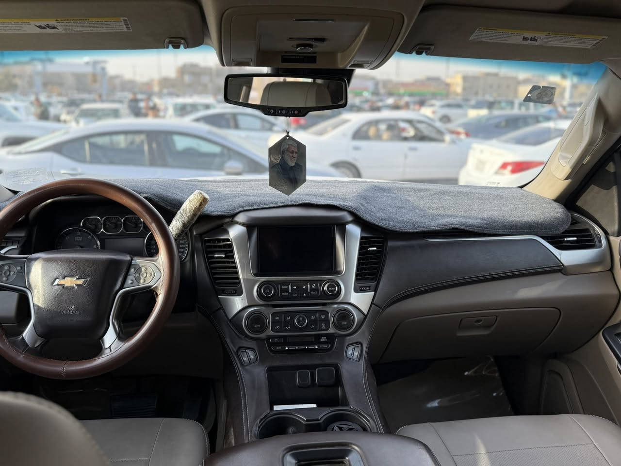 السلام عليكم تاهو 2015  سياره رقمها بغداد دولي سيارة بسمي  حلوه ونظيفه حادثها سرقة جاملغات وبنيد ومرجعينهن بدون صبغ سعرها 285 ورقه وبيها مجال  مكان سياره البصره القرنه  ***********
