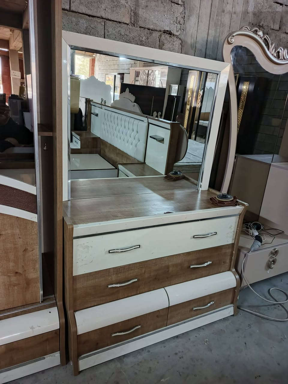 غرفة النوم نضيف مابي عيب شراي تعال خابر رقم *********** عنوان كركوك حريه
