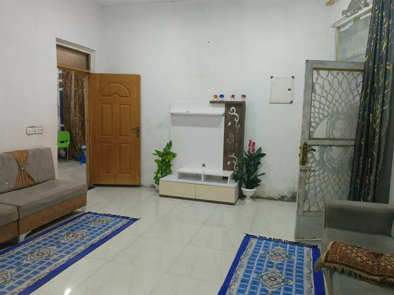 سلام عليكم بيت البيع مساحه 150يحتوي عله 3غرف صاله مطبخ ستقبال....؟ مجاري مربوطة عل شارع مكان البيت بشارع معمل ثلج مكلف مكلف بل نشر مكلف بل نشر اثير عبد  ***********
