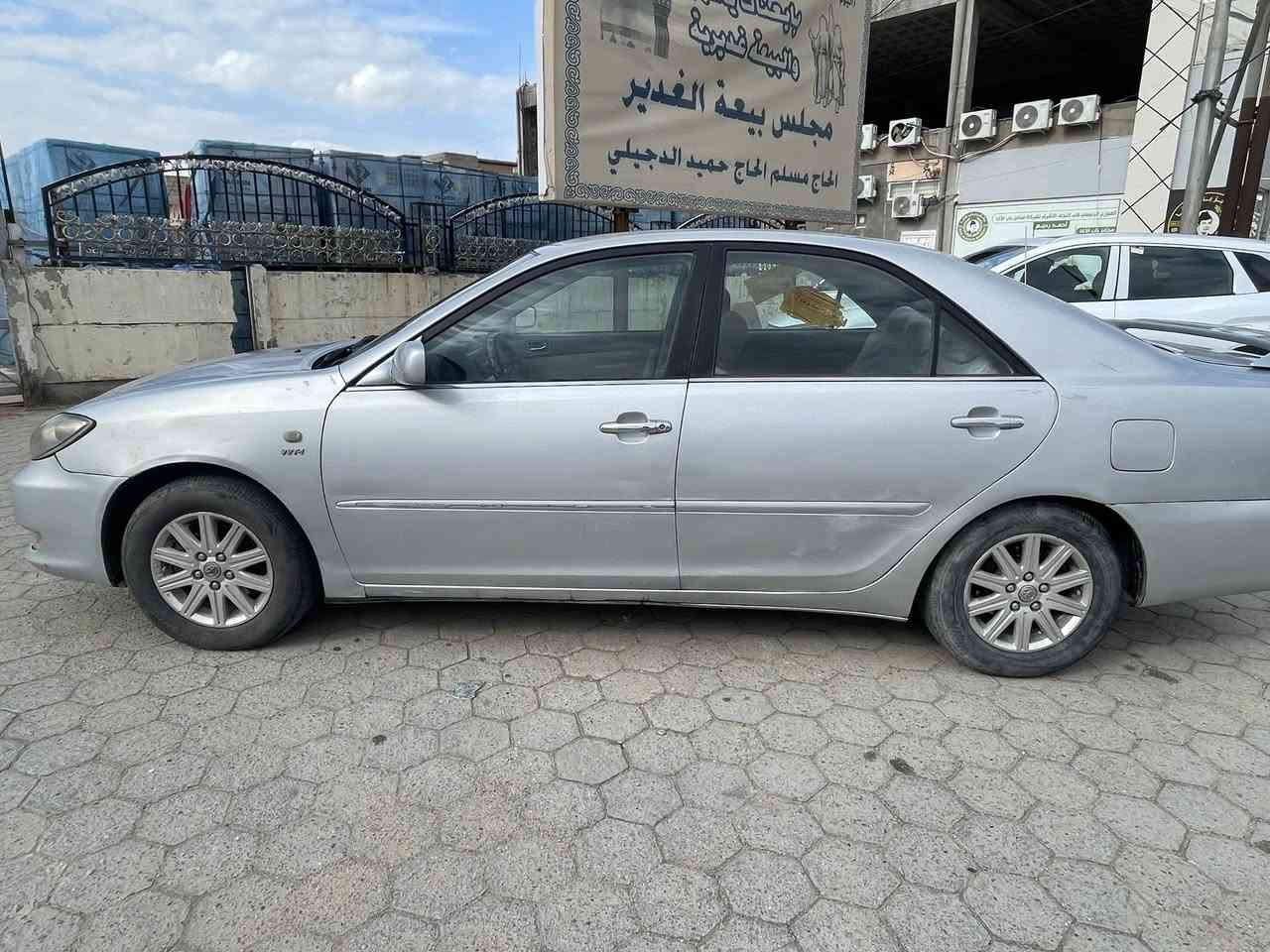 السلام عليكم
كامري خليجي 2006 محرك 2400 مكان سياره نجف 
رقم جديد باسمي 85$ فقط جاملغ الخلفي وره السياق مضروب ***********
