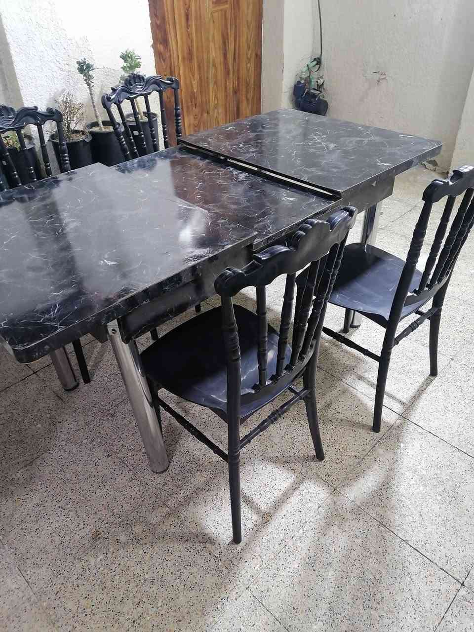للبيع ميز طعام خشب نوع تركي ارجل استيل يتكبر ويتصغر عدد ٢ مع اربع كراسي لكل ميز عظم عاج العنوان الكوت للاستفسار الاتصال على الرقم *********** على صاحب الغراض
