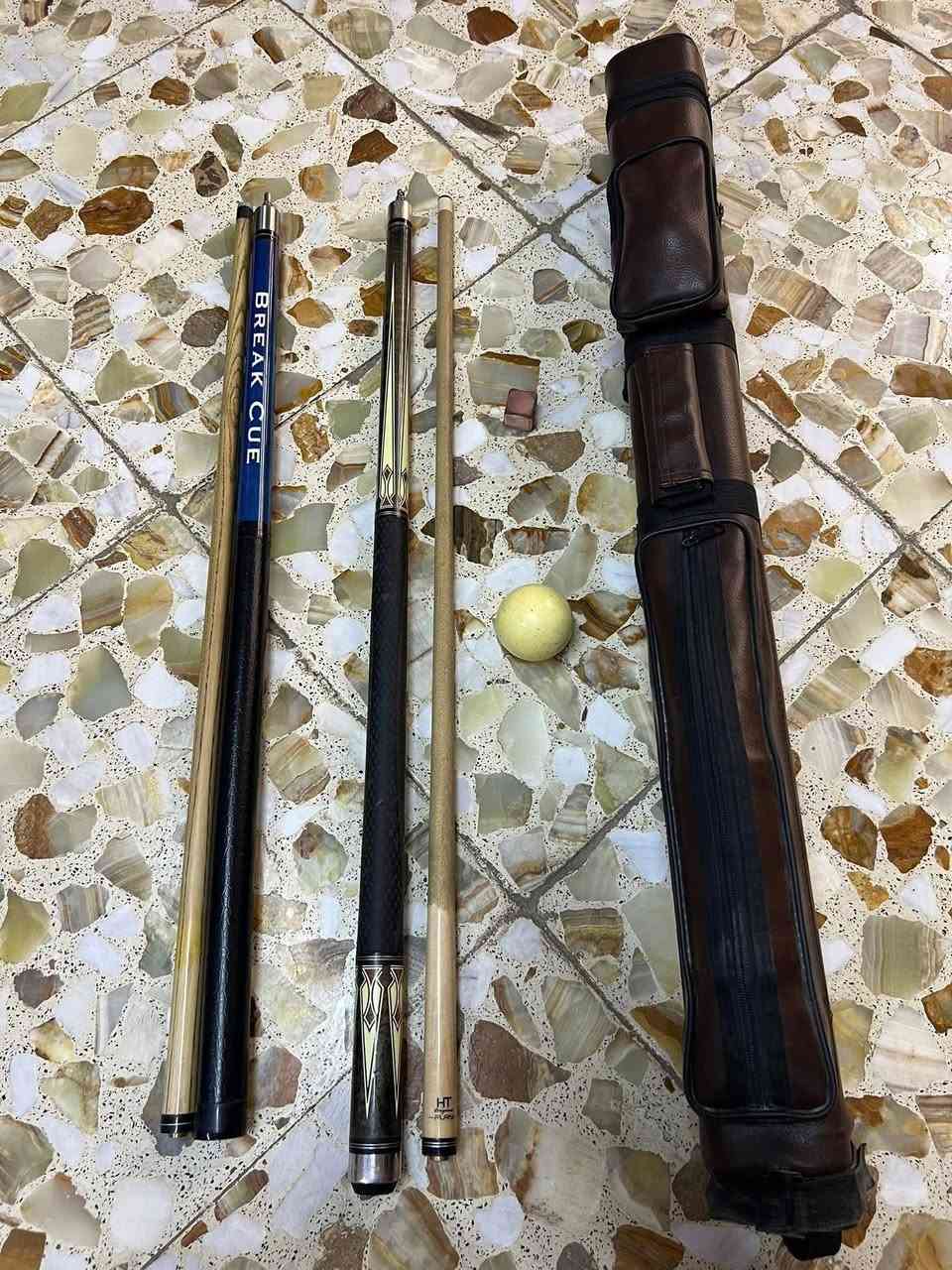 السلام عليكم كيوبات للبيع
1 كيوب كابرون كولن اصلي طرحه قديمه موس 
2 كيوب فيوري طرحه قديمه بي عواج قليل تبه عاديه
3 كسره وجامب بي عواج بدون تبه 
وياهن جنطه ثنائيه 
مكاني ابو غريب 
سعر قفل 250 
***********
