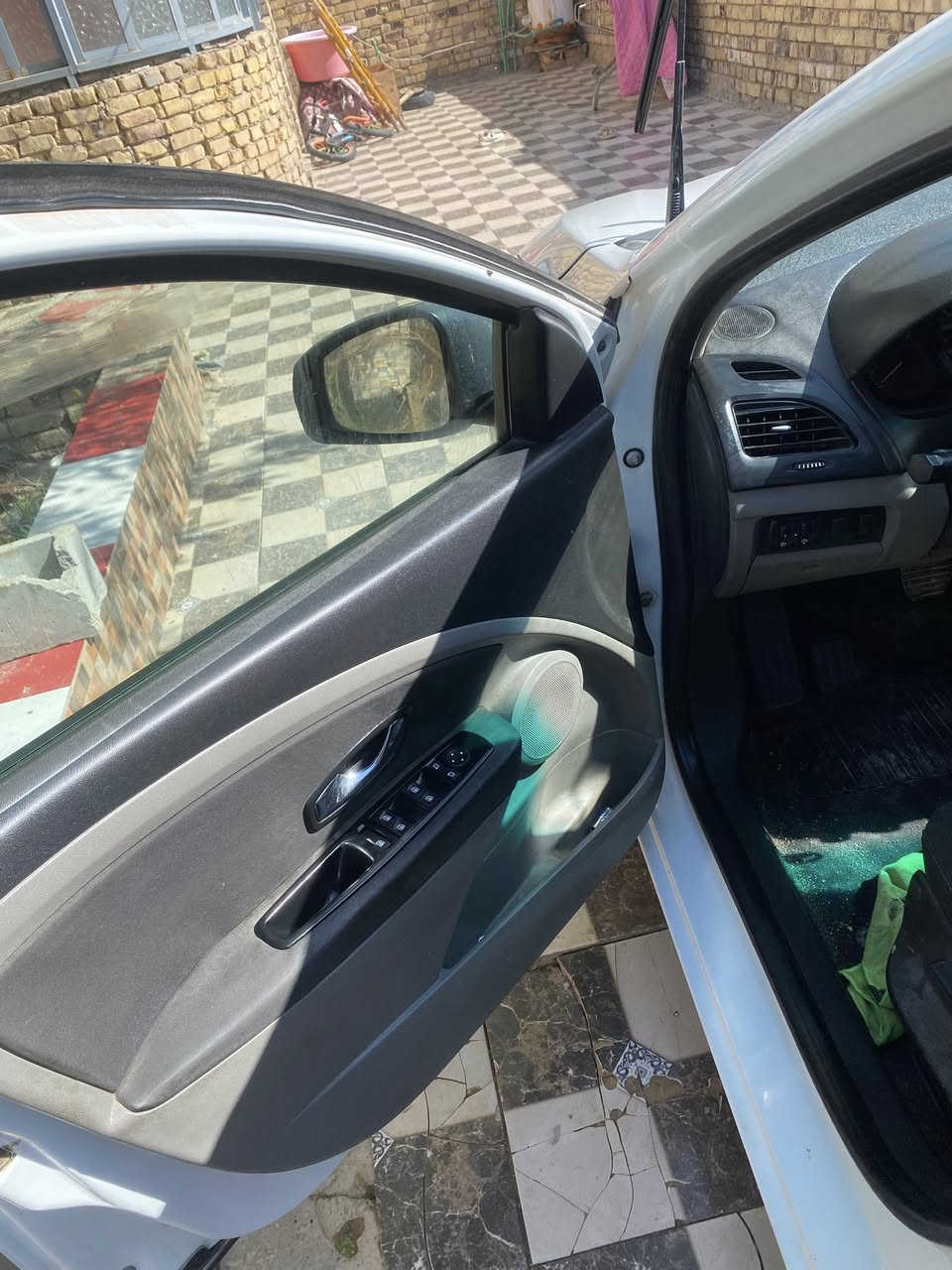 اسلام عليكم سياره رينو افلاونس تخم تاير مكينه اوكير حاويه  هستوني شادهن تربد بس حط غاز تتدفأ شغاله حداديه جديده كفاله عمه غير بس طخه برصيف بدوسه شاشه كامره السياره جاهزه من كلشي بسمي رقمها قادسيه سعرها 60او بيها مجال الستفسار اتصال ***********
