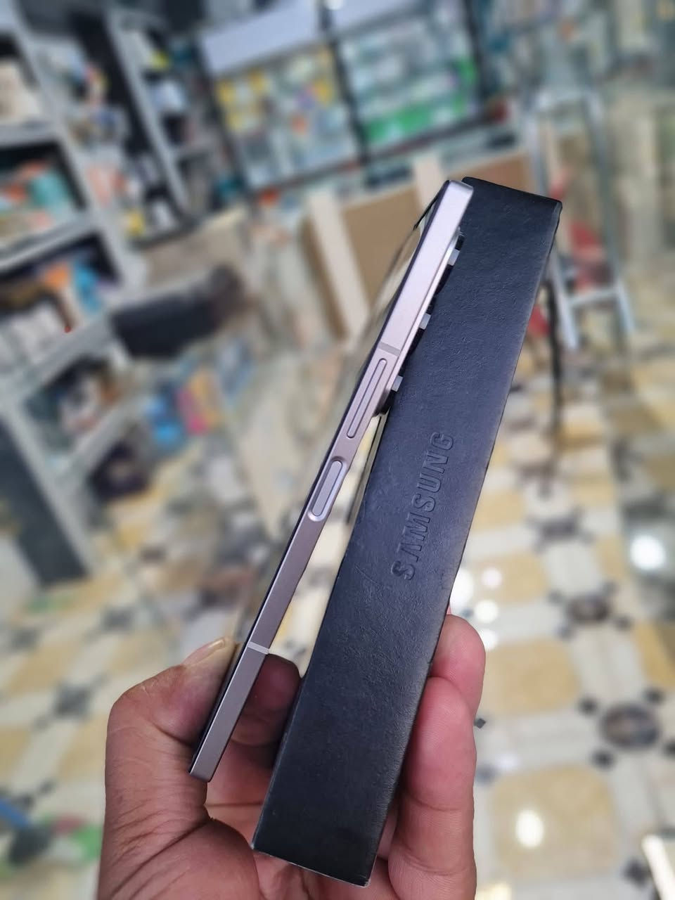 Z fold 6 256GB
2 sim card
وياه كارتون وشاحنه اصليه من سامسونغ 
نضافه الجهاز 95%
للتواصل *********** واتساب او اتصال
