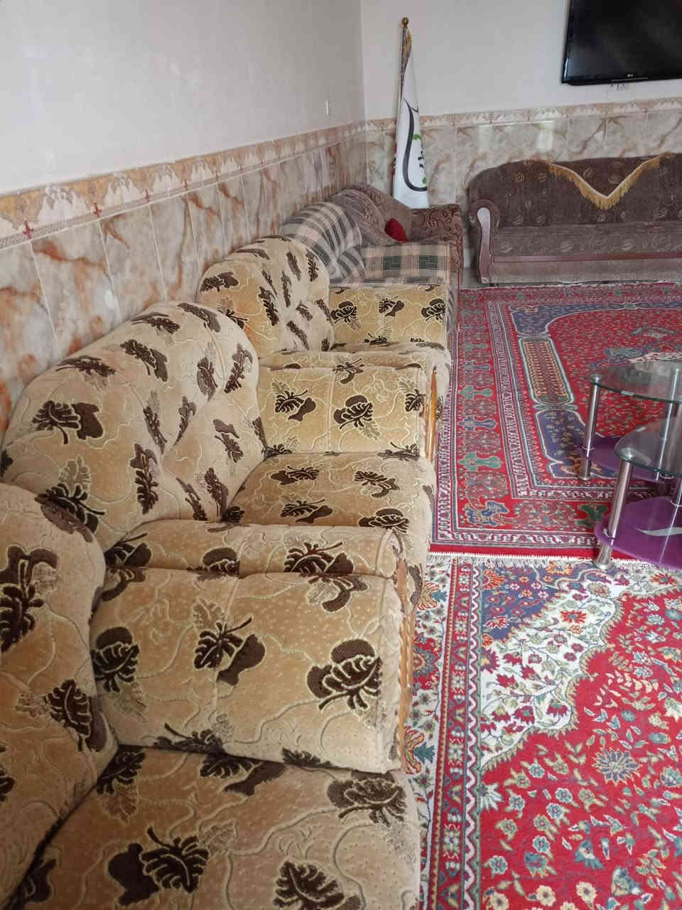 قنفات ٢٥ مقعد للبيع السعر ٢٥٠ العنوان رمادي الجزيرة للإستفسار الاتصال على هاذه الرقم  ***********
