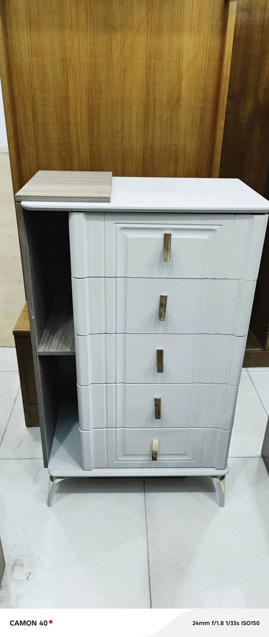 غرفه تركيه 10قطع مستخدمه قليل شغل حديث درجه أولا العنوان اربع سايدات جدد مال عبجية قرب صيدلية محمد جاسب بدر ميسان ***********(شعدك غرفه دز خاص كناتير)
