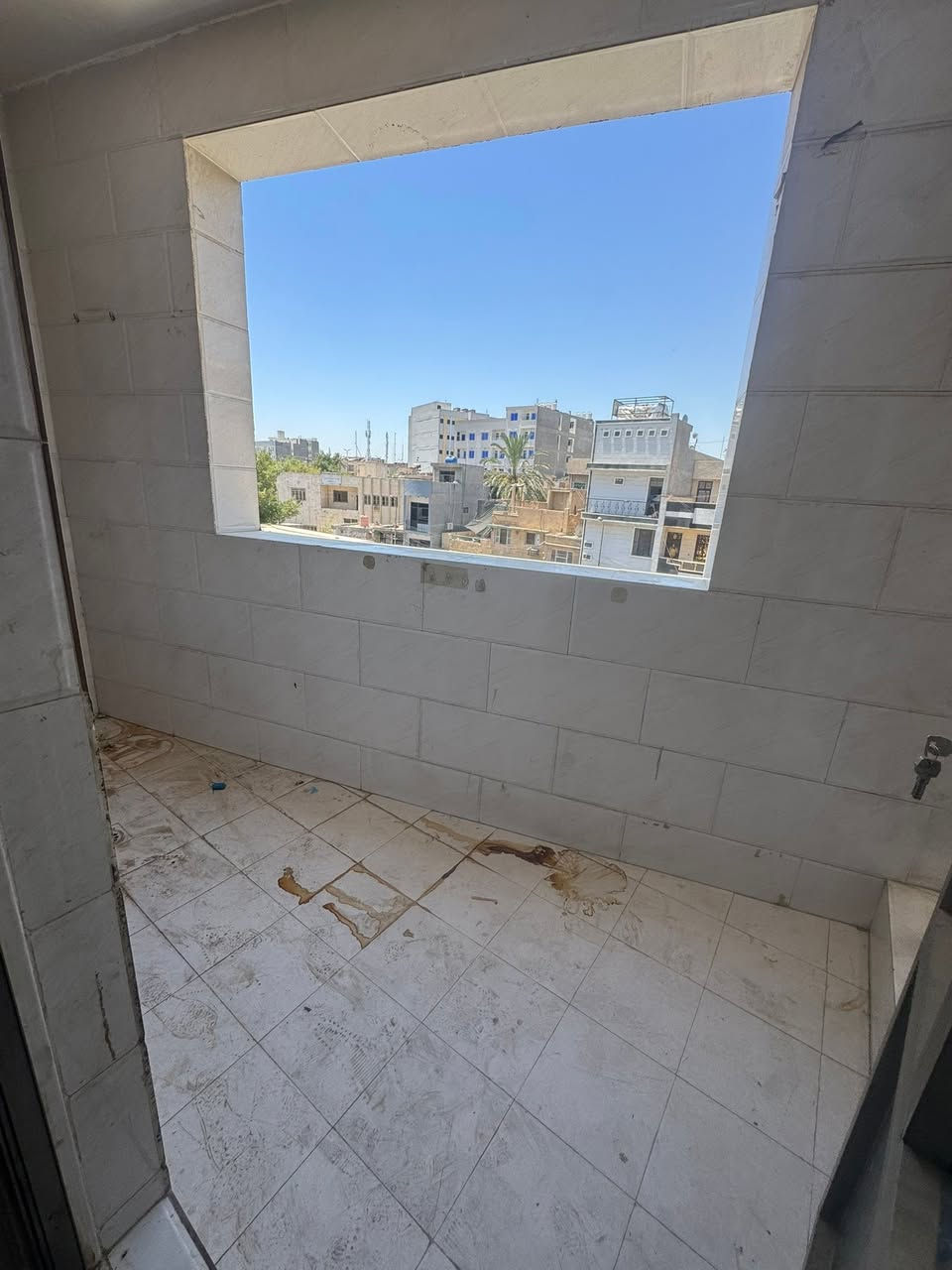 شقة للايجار
طابق ثاني امامية 
غرفتين وصالة وخدمات 
مصعد شغال 24 ساعة 
بالكون امامي 

الاعظمية 📍
شارع عمر 📍

*********** 📞
