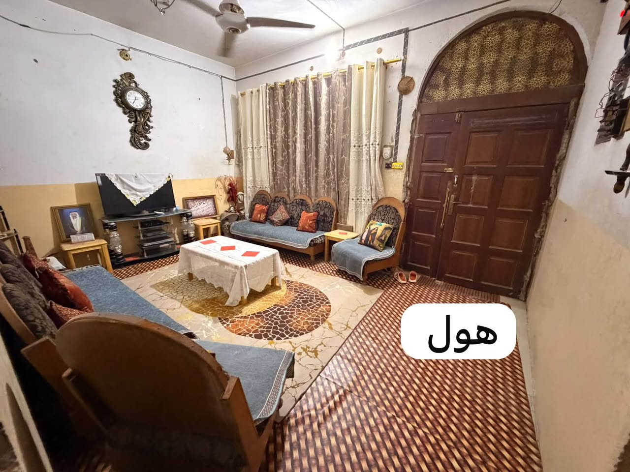 سلام عليكم 
بيت البيع قبله اربع تلاف بسايدين الطب العدلي على شارع كلش طابو صرف بيت ورثه 
مساحه البيت 200 متر بناء قديم يصبح قطعه 
(طارمه وهول ودوانيه وهول جبير وغرفتين كبار ومطبخ وحمام داخل وحمام خارجي ومنور داير البيت )
استفسار على رقم ***********
وتساب ***********
