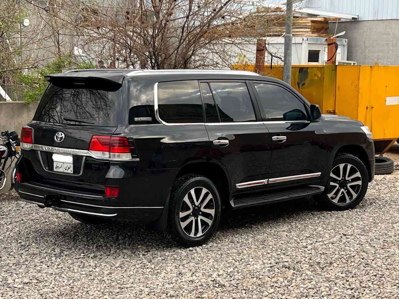 تۆیۆتا لاندکروز 2011 GXR کامل کراوە بە 2018 
220 هەزار کم ڕۆشتووە 
پێش و پشتی کەپسە 
تایەی نوێی لەژێرە 
دوو پارچەی بۆیاخە 
چاملغ و دەرکای سەکن 
مەکینە 5.7 مواسەفات لێگزس 

سعر : لە کۆمێنت داوای بکە ڕاستەوخۆ بۆت دێت 🤖 

گێر و مەکینەی بەشەرت 
هیچ کێشەیەکی تێدا نییە 

ژمارەی خاوەنەکەی 
***********
