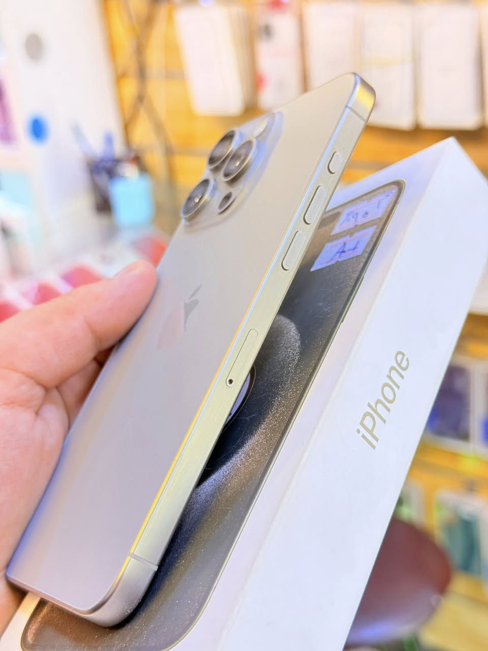 ايفون 15برو ماكس ذاكره256بطاريه 95‎%‎جهاز اخو جديد زلغ واحد مابي وتر بروف جهاز بمعنه كلامه نضيف هوه جديد سوه عربي شرق اوسط اصلي ضمان ماستر لا مفتوح ولا مصلح ملحقات كامله ضمان 5ايام من مركز 
سعر 1075قفله من الاخير 
بغداد البياع شارع عشرين مكتب ماستر للمبايل 
***********
