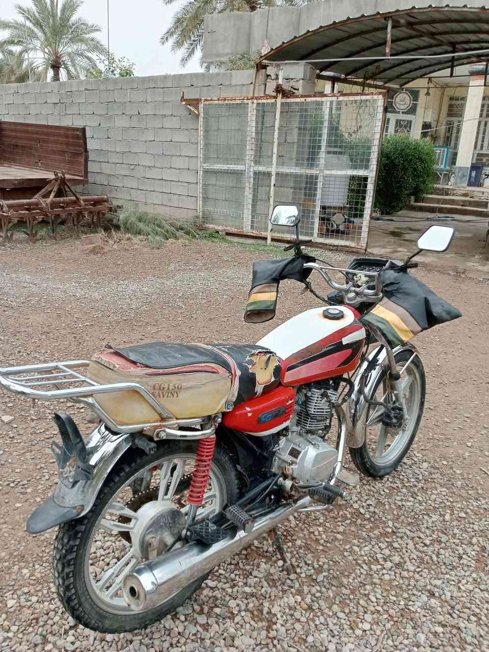 السلام عليكم دراجة للبيع موديل 19محرك مامفتوح دراجة نكرة سلف شغال بي نقص باتري ونقوصات بسيطةالسعر 275وبي مجال مكاني ديالى سراجق ***********
