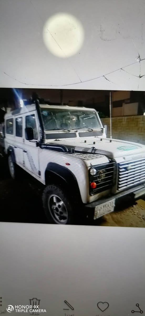 السلام عليكم /مكلف بالنشر 
للبيع ديفندر دسكفري ابيض لون 
مكانها بغداد مشروع وطني بلادي يتم تحديد سعرها من قبل مالكها *********** واتس موجود
